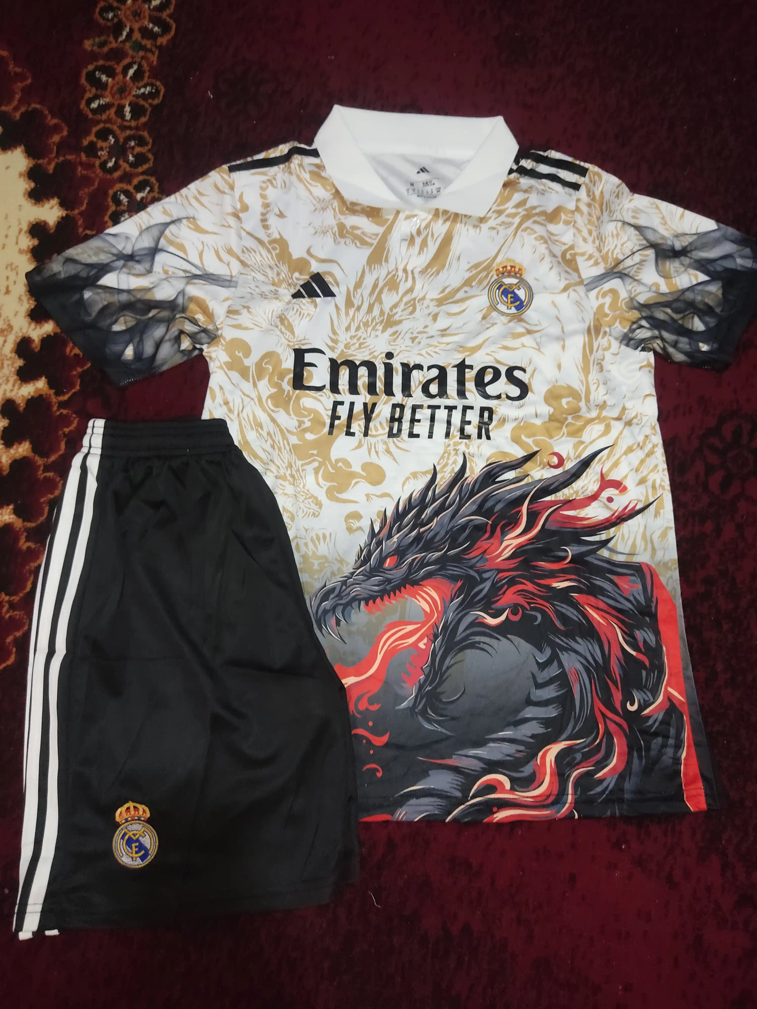 Futbol formasi ''REAL MADRID'', uy va safar uchrashuvlari uchun, 2025-26