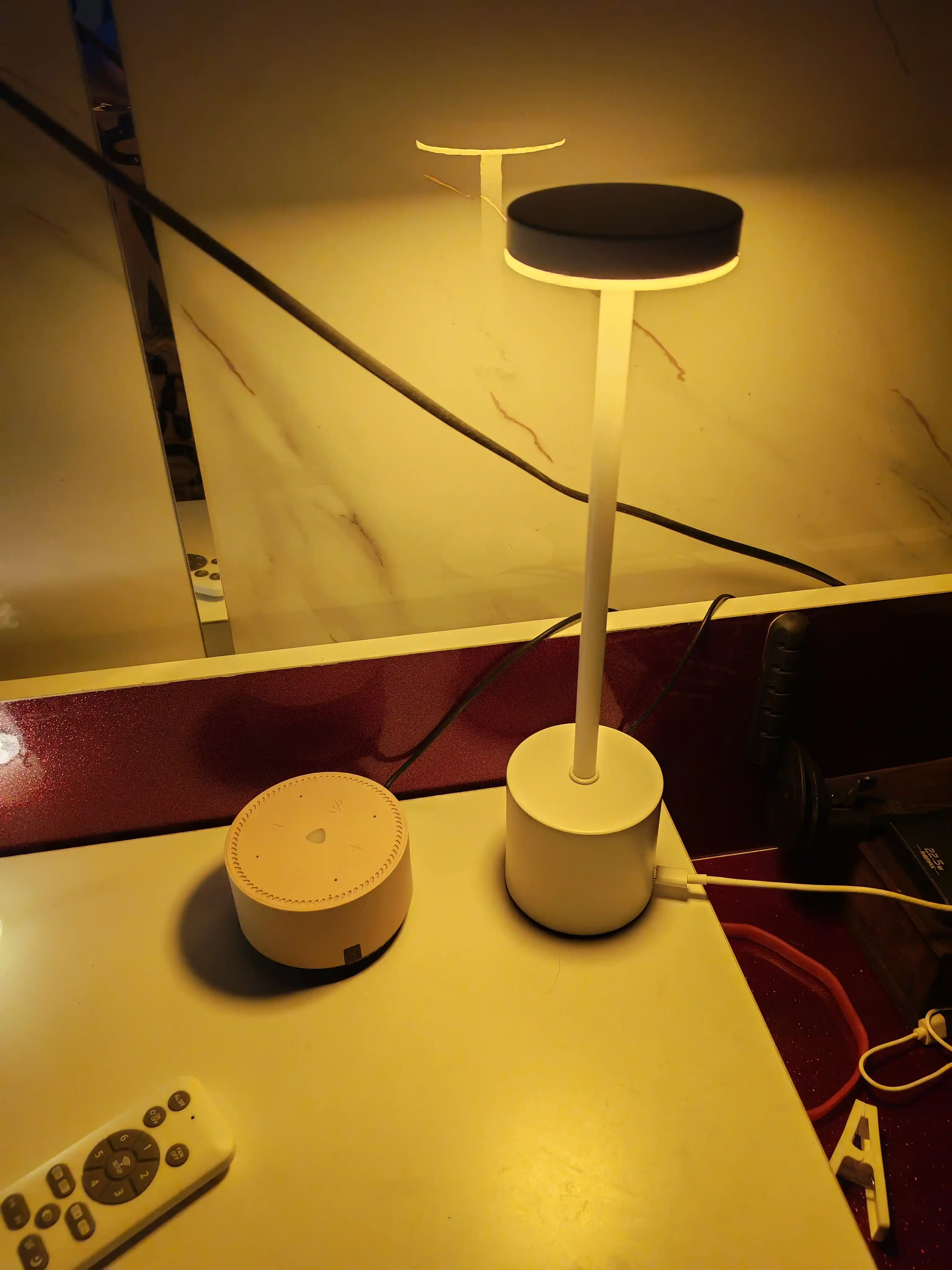 O‘qish uchun stolga o‘rnatiladigan svetodiod lampa