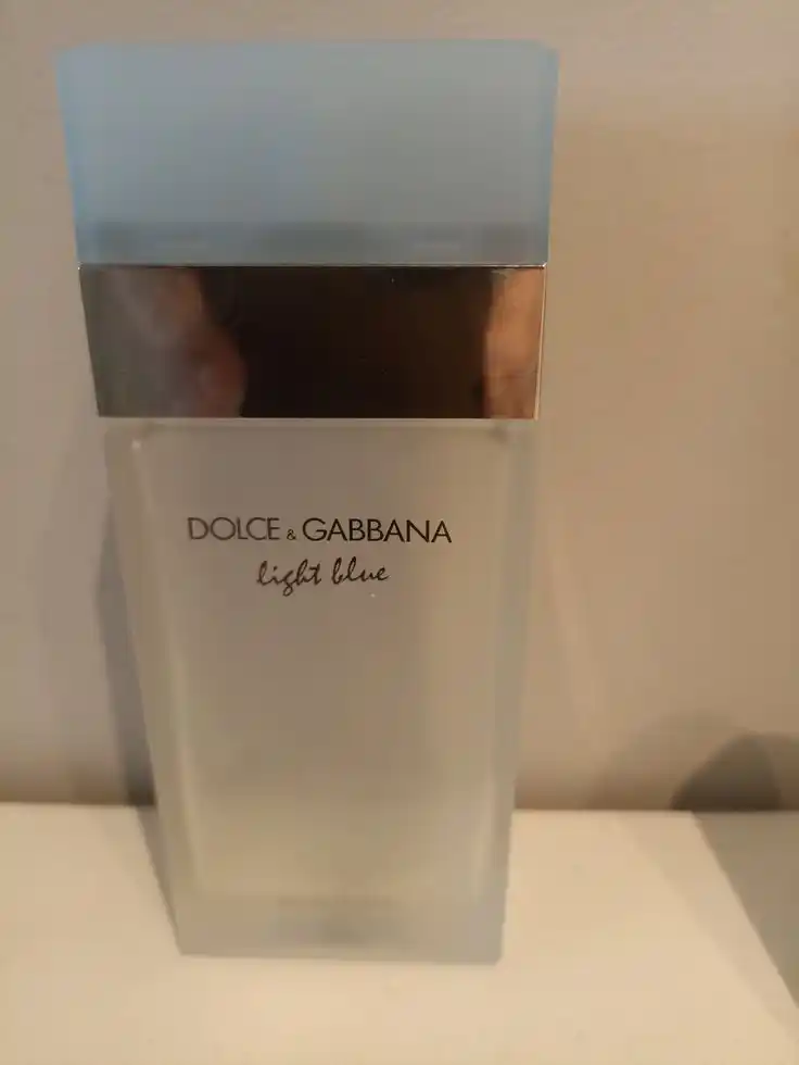Light Blue Dolce gabbana 100ml  1-2 kun kiyimda turadi