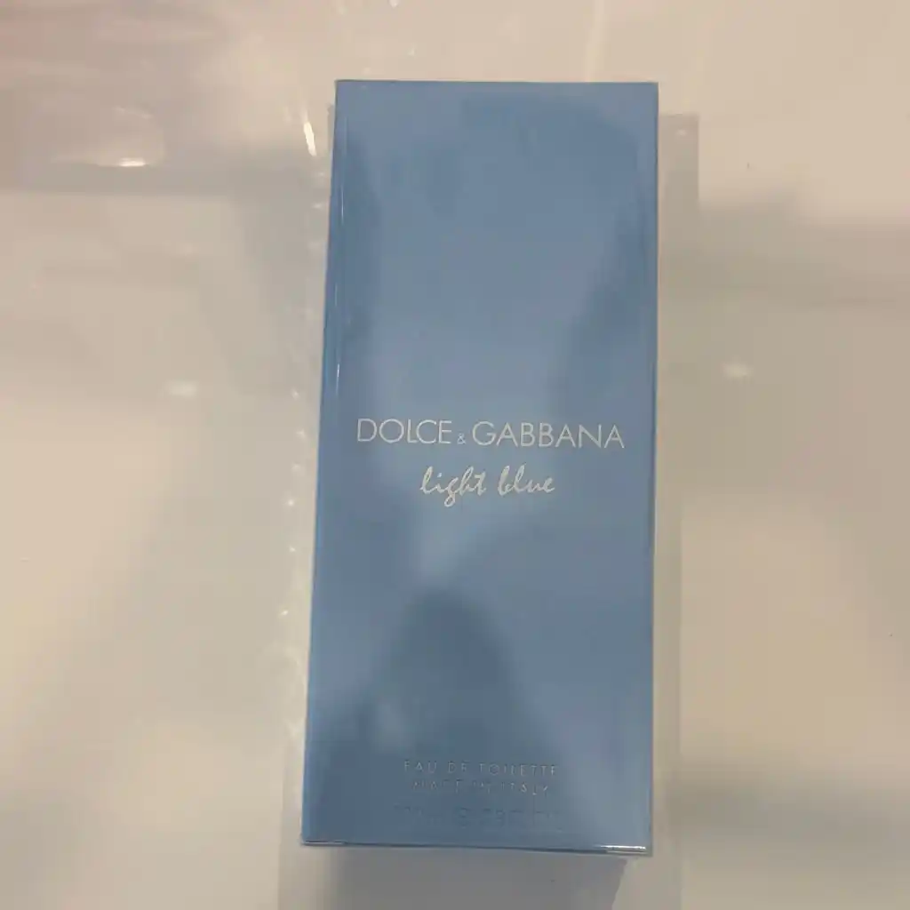 Light Blue Dolce gabbana 100ml  1-2 kun kiyimda turadi