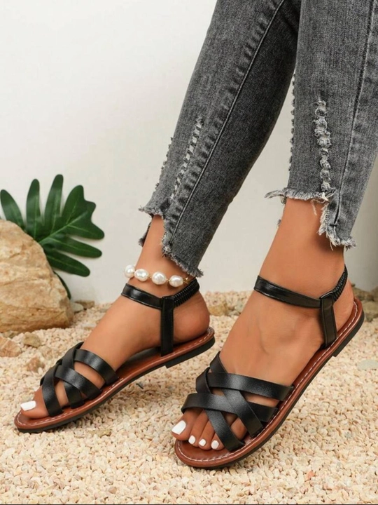 Trenddagi yozgi sandallar 2026 — zamonaviy ayollar uchun moda poshnasiz sandal