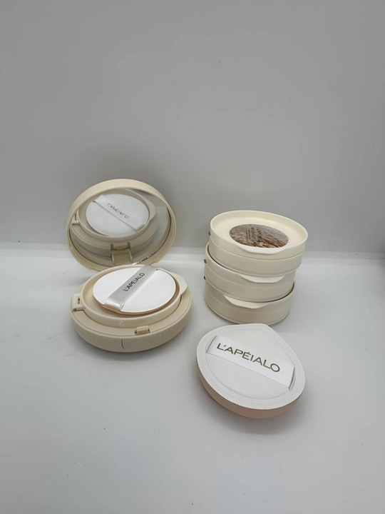 Kushon to‘plami: kremli asosiy kushon (15 g), uchta almashtiriladigan blok (3 x 15 g), 2 turdagi surtish uchun gubka