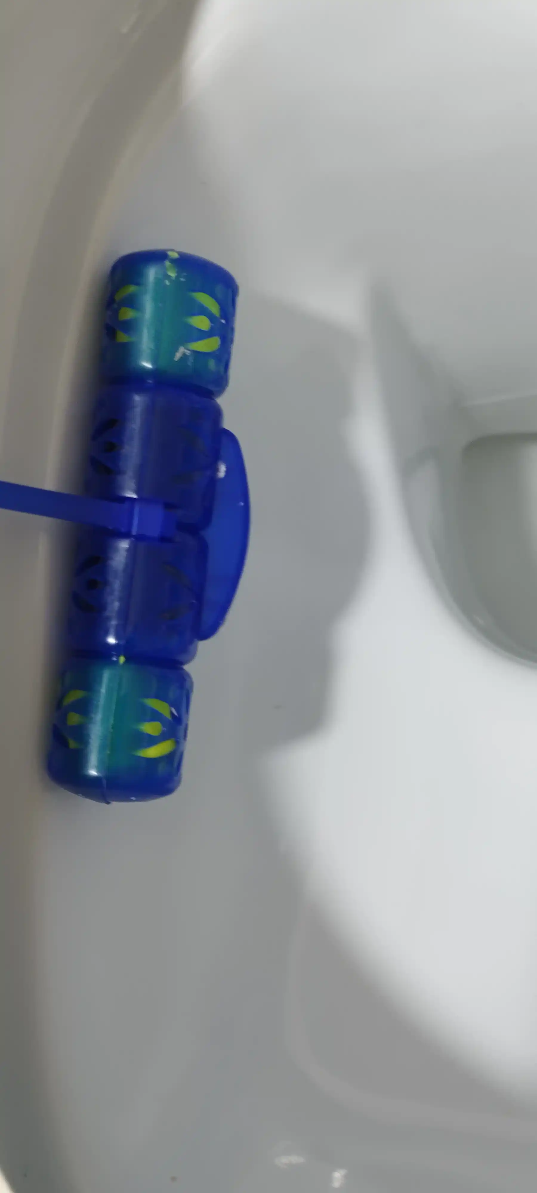 Блок для туалета Wellnax Blue Water, лимон, 3 * 50 г