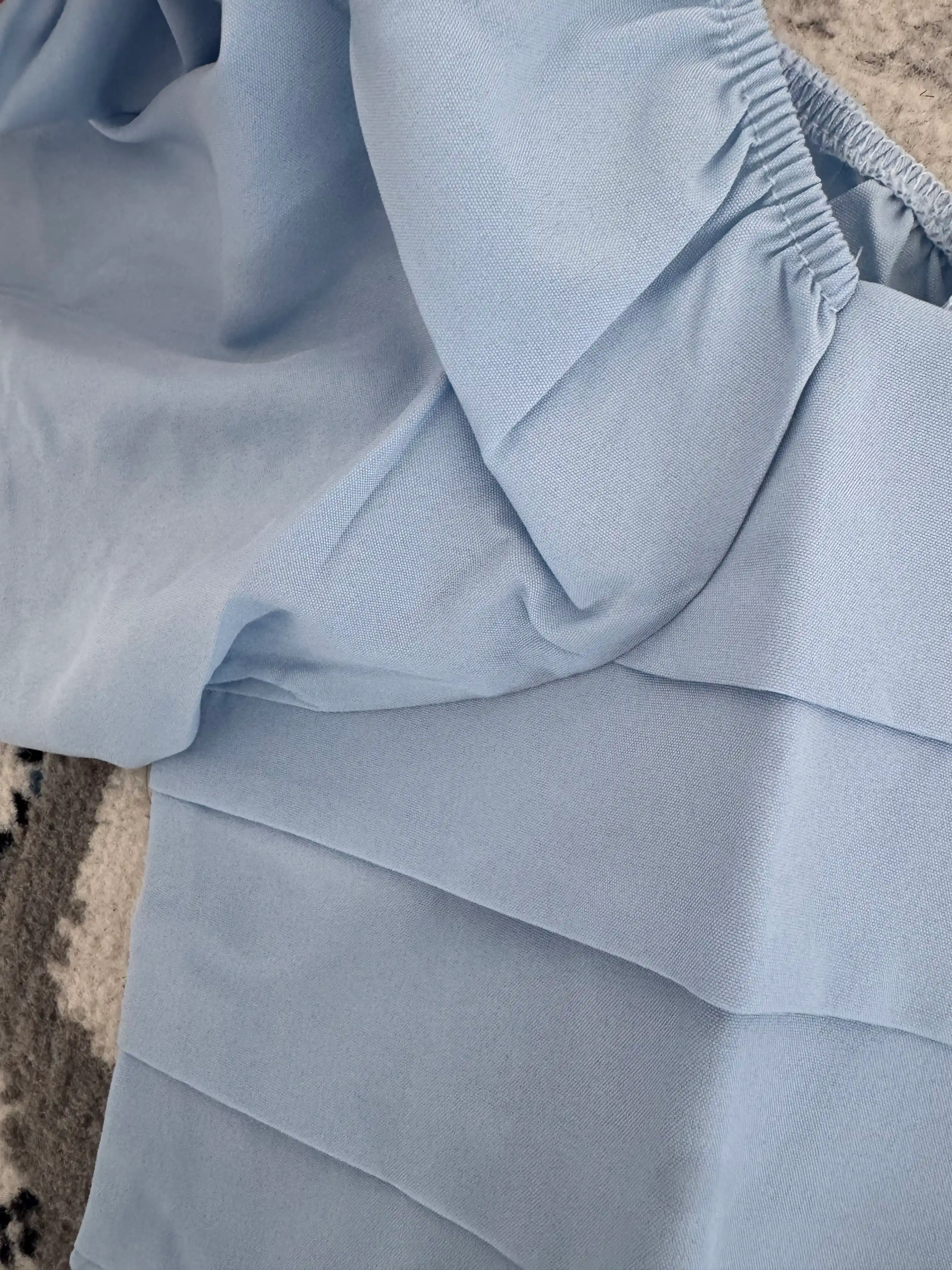 Ayollar uchun yozgi bluzka, kvadrat yoqali, qisqa yengli, keng fason