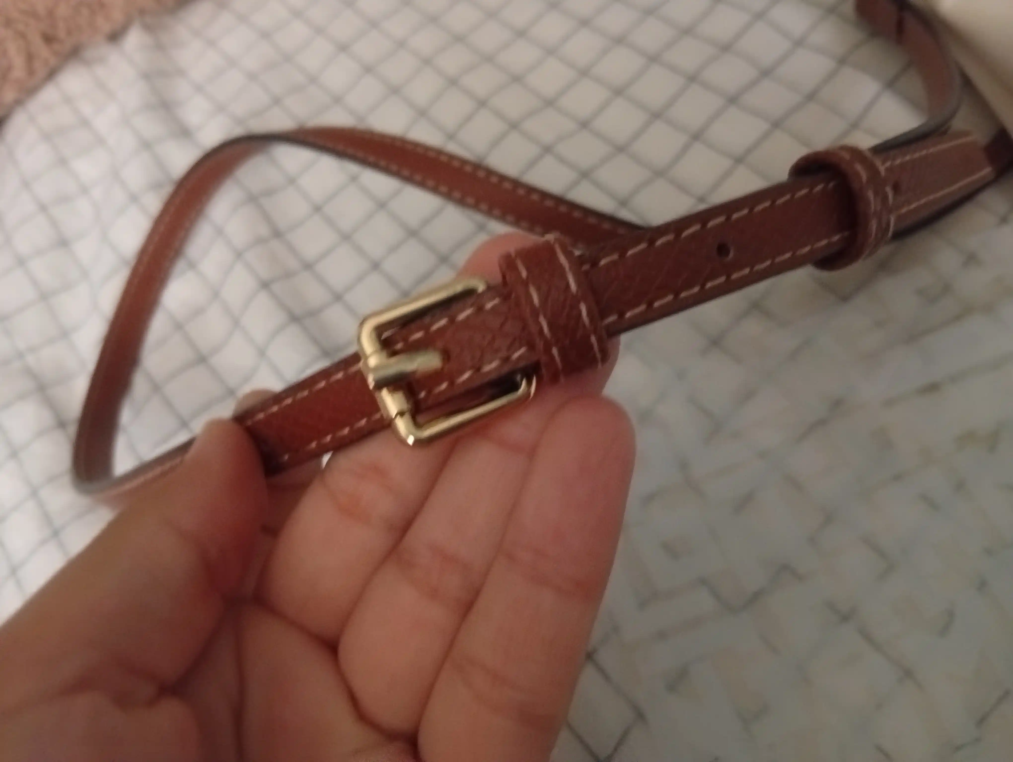 Ayollar sumkasi, mini Longchamp Le Pliage uslubida, yelkadan o‘tkazilgan ixcham