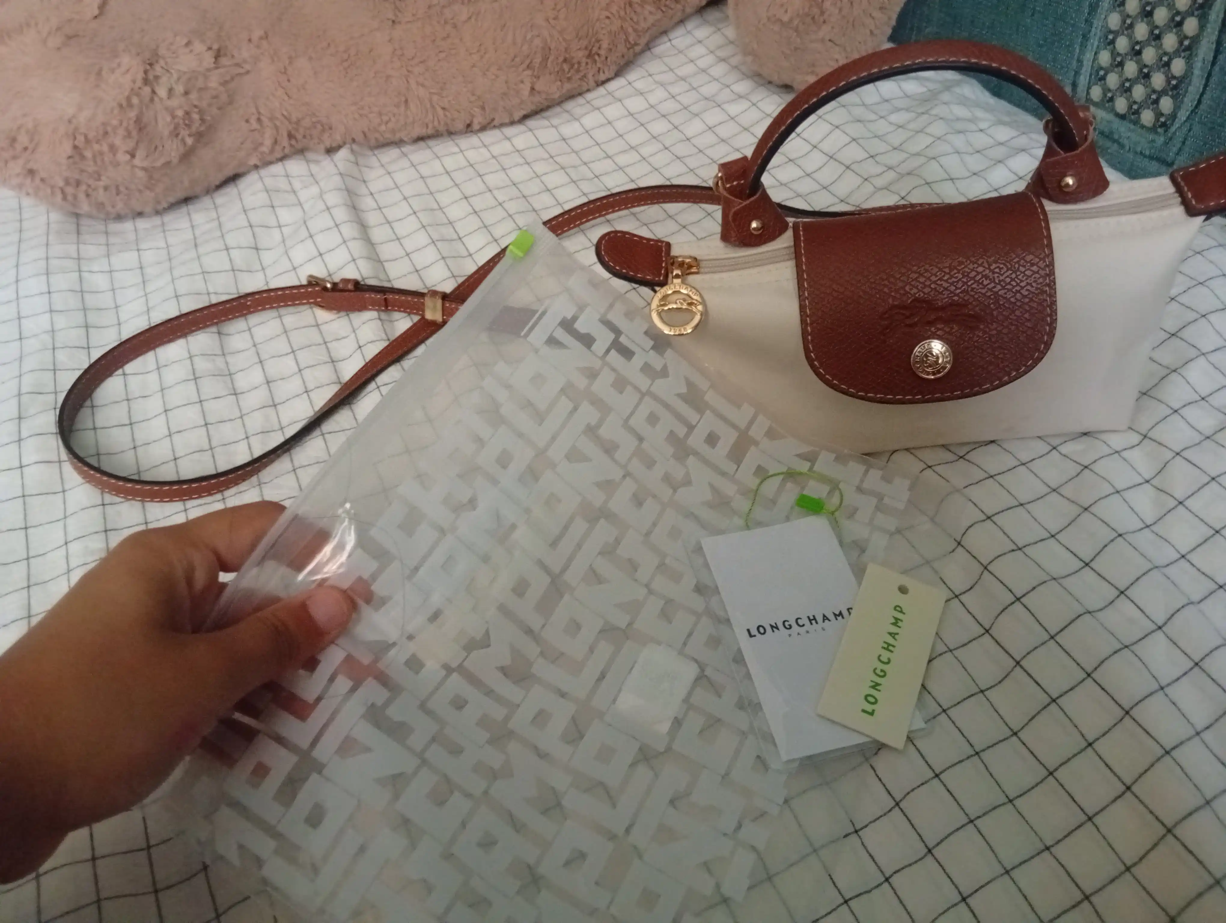 Ayollar sumkasi, mini Longchamp Le Pliage uslubida, yelkadan o‘tkazilgan ixcham