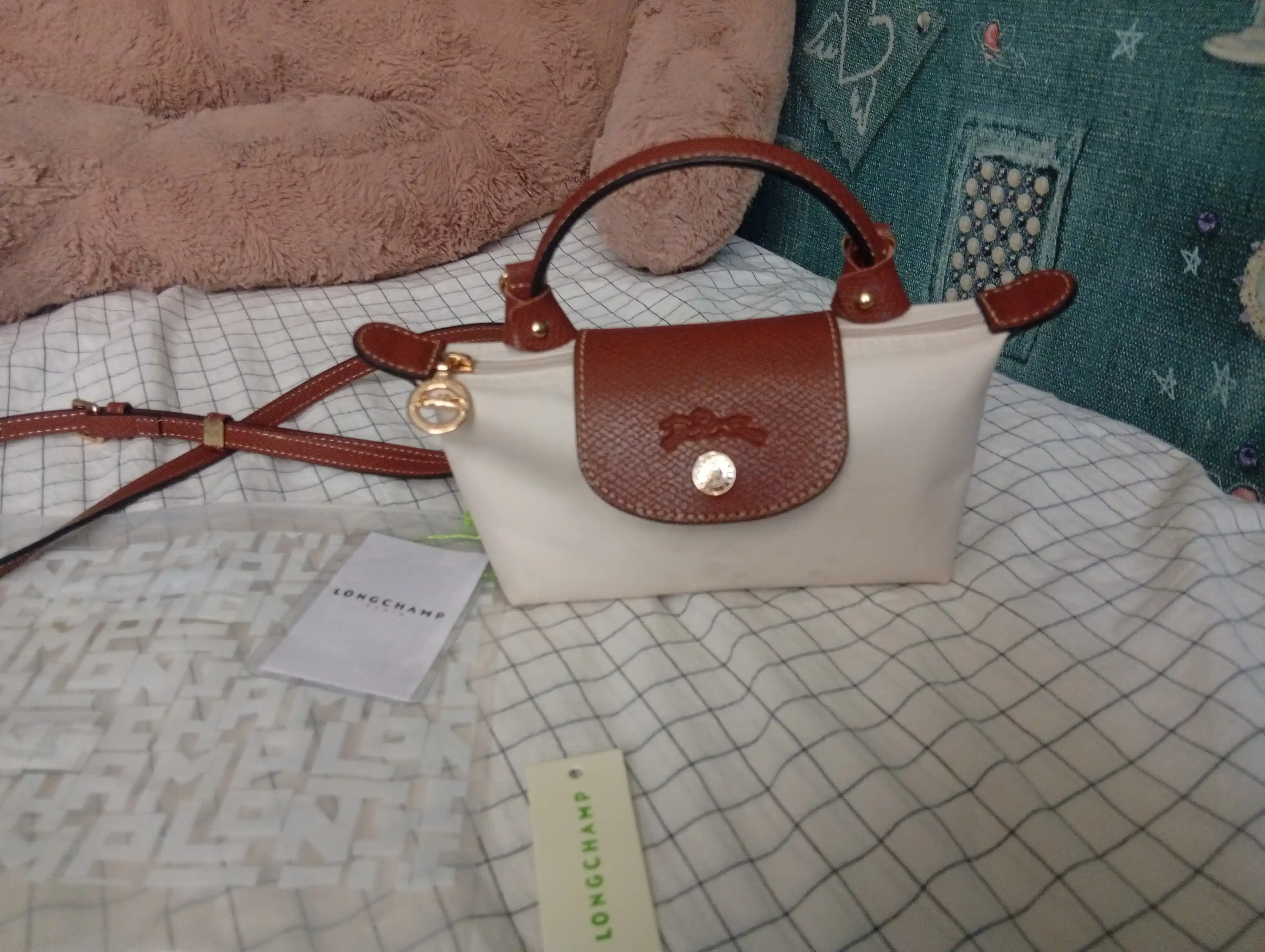 Ayollar sumkasi, mini Longchamp Le Pliage uslubida, yelkadan o‘tkazilgan ixcham