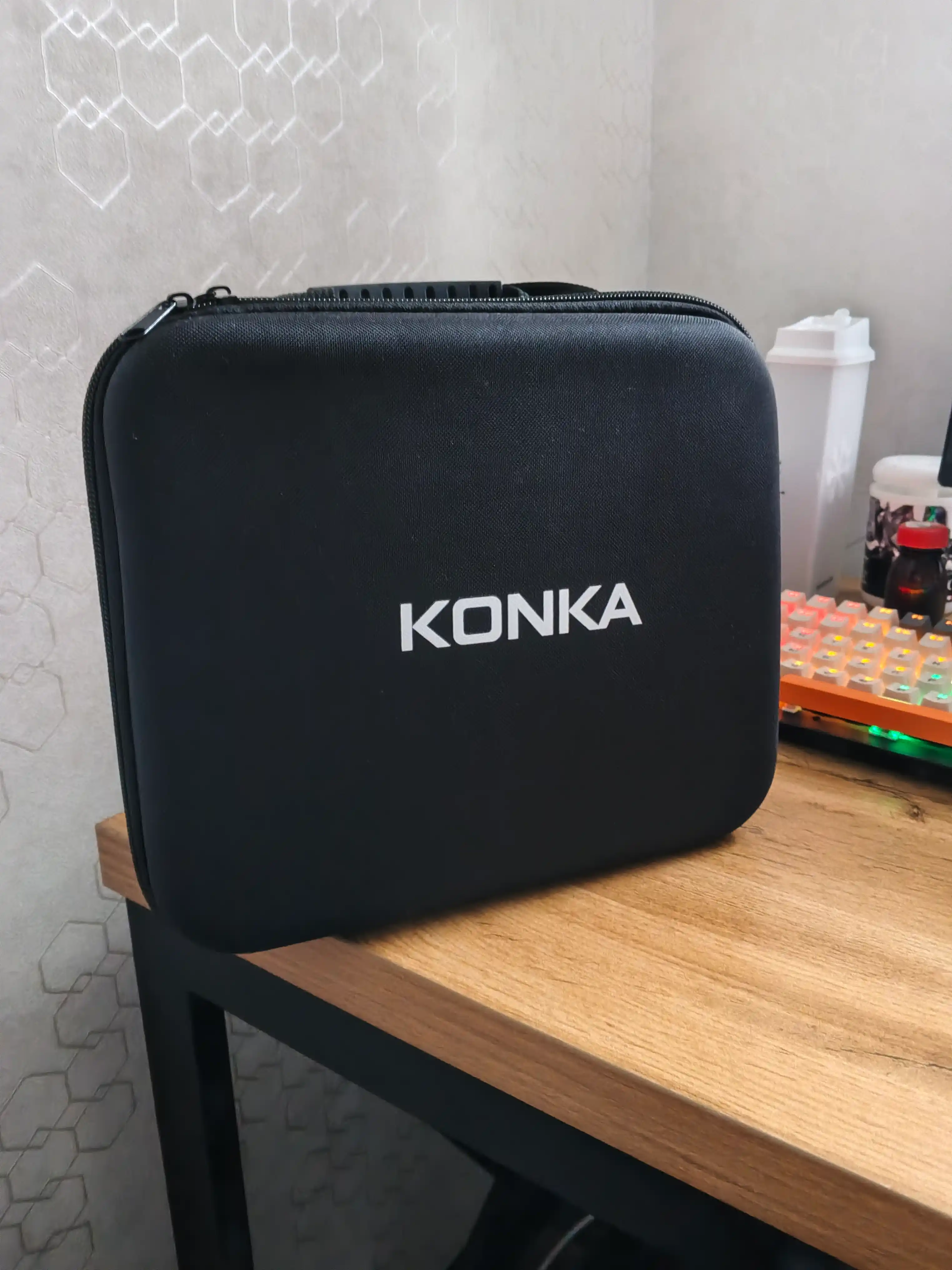 Massajor apparati, tana uchun perkussiya massajor Konka, 8 ta nasadka, 99 tezlik