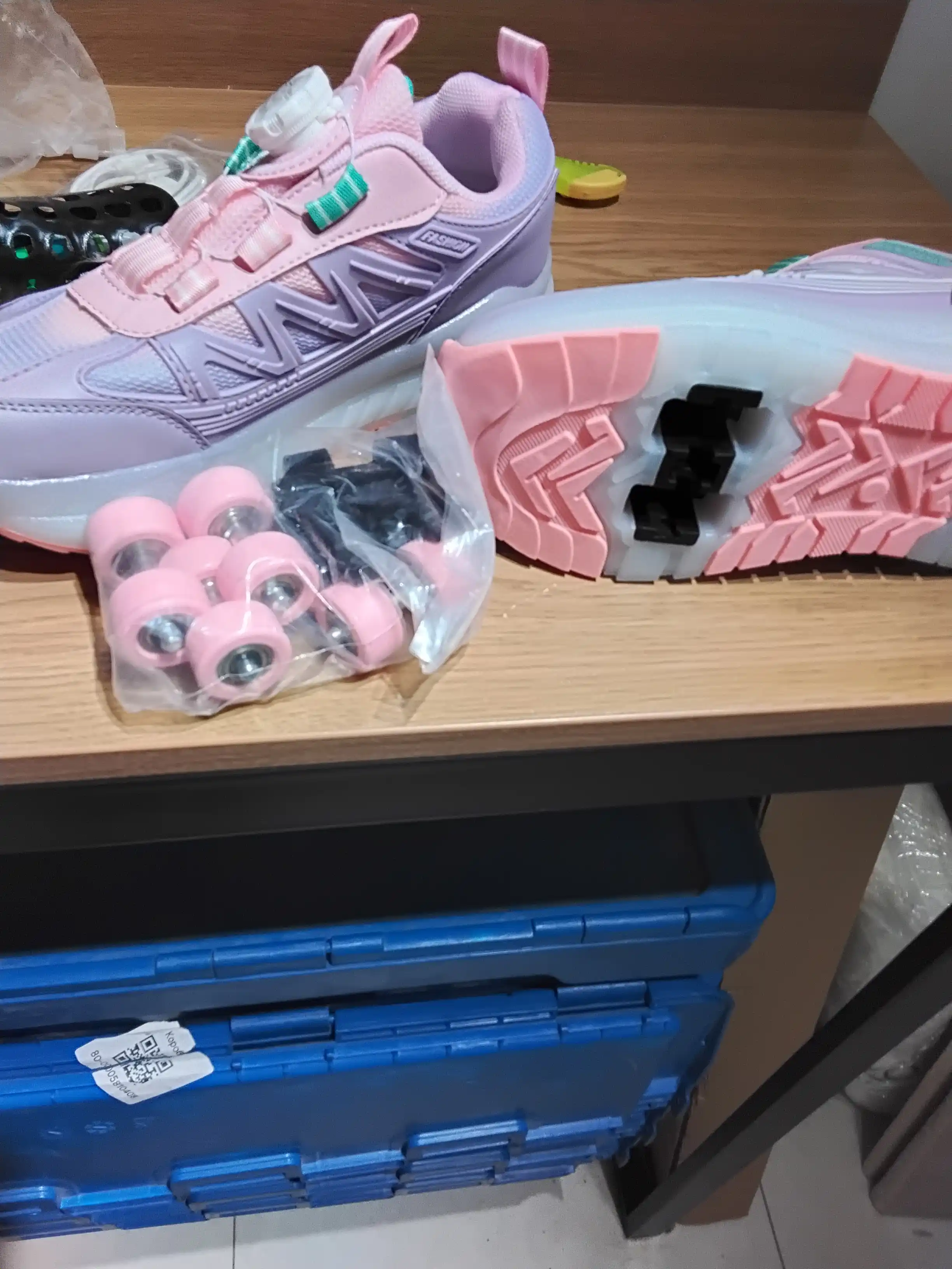 O‘g‘il bolalar va qizlar uchun sport bilan shug‘ullanish uchun rolikli krossovkalar
