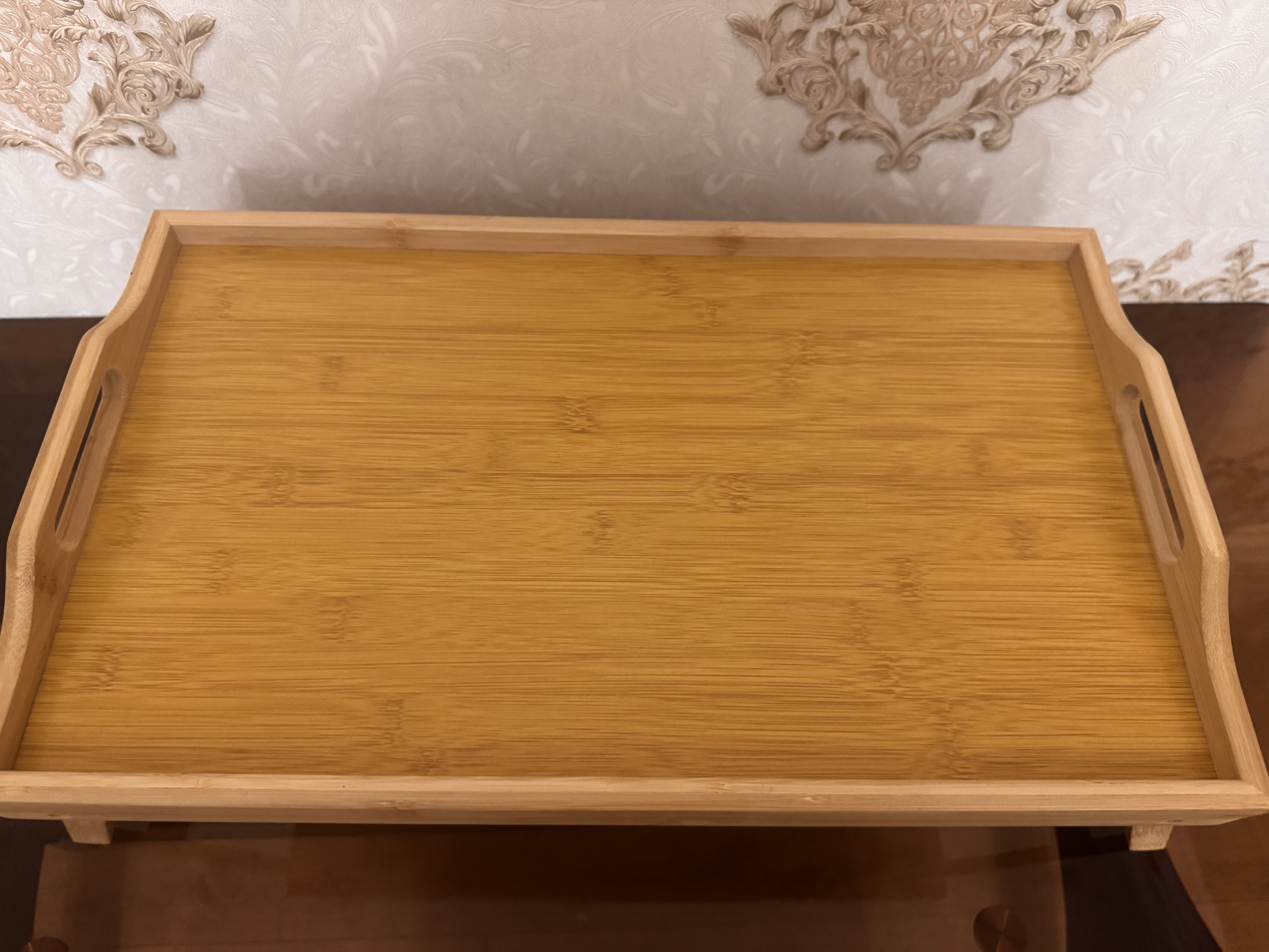 Buklanadigan bambuk stolcha, nonushta va noutbuk uchun taglik