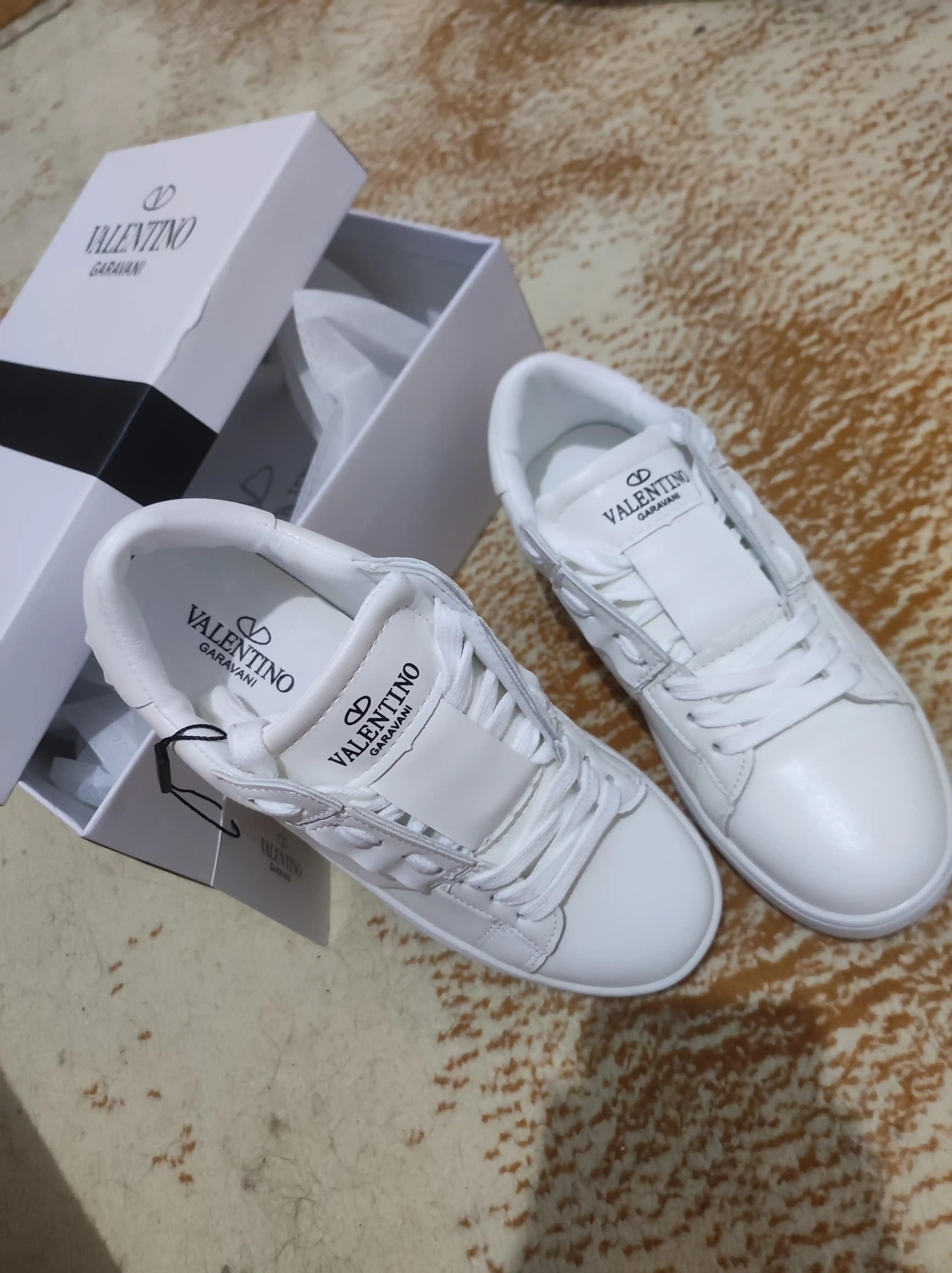 Женские кроссовки Valentino Garavani с коробкой и документами для зимы и весны 36-41