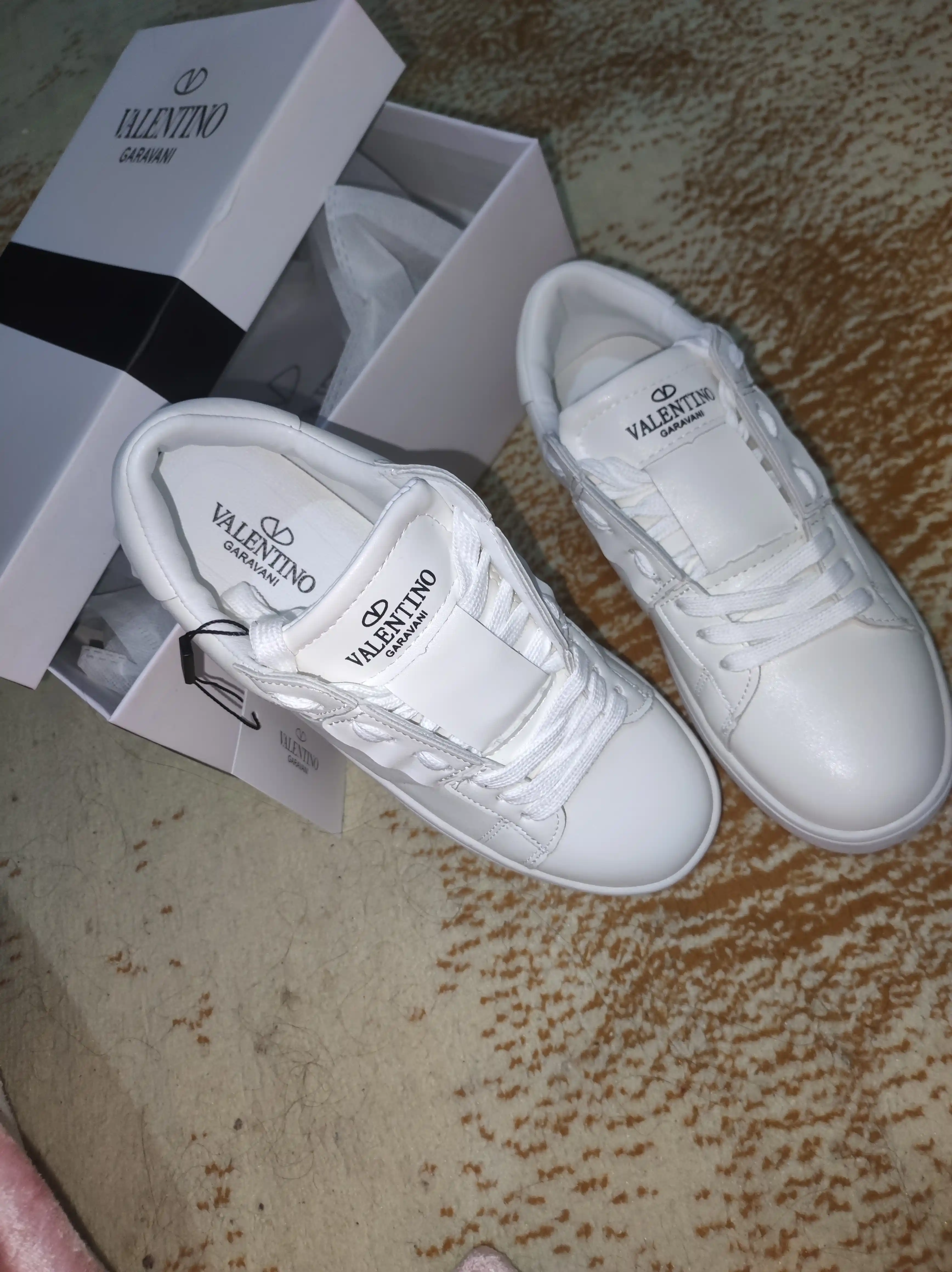 Женские кроссовки Valentino Garavani с коробкой и документами для зимы и весны 36-41