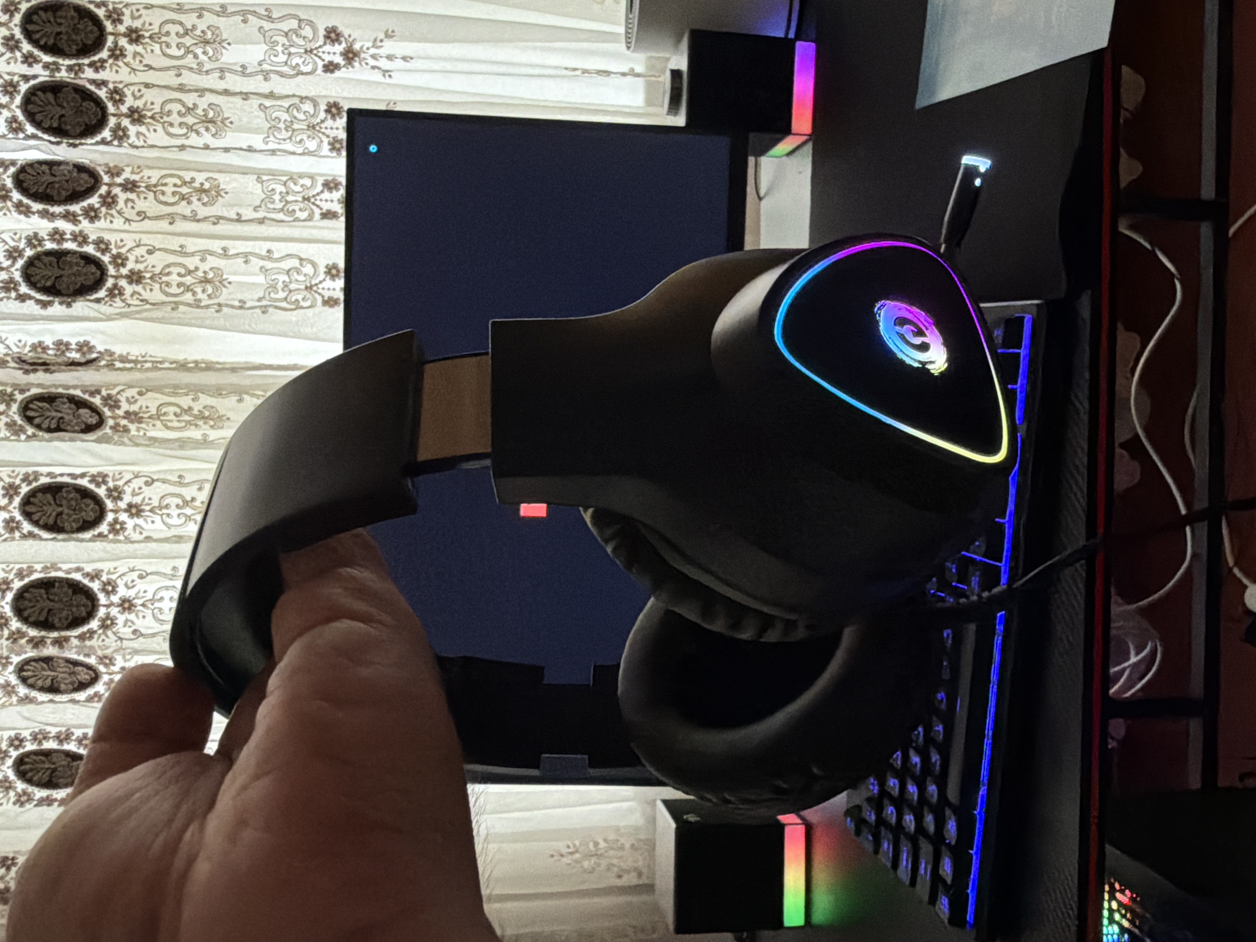 Gaming simli quloqchin CANYON Shadder GH 6,  RGB yoritgich bilan