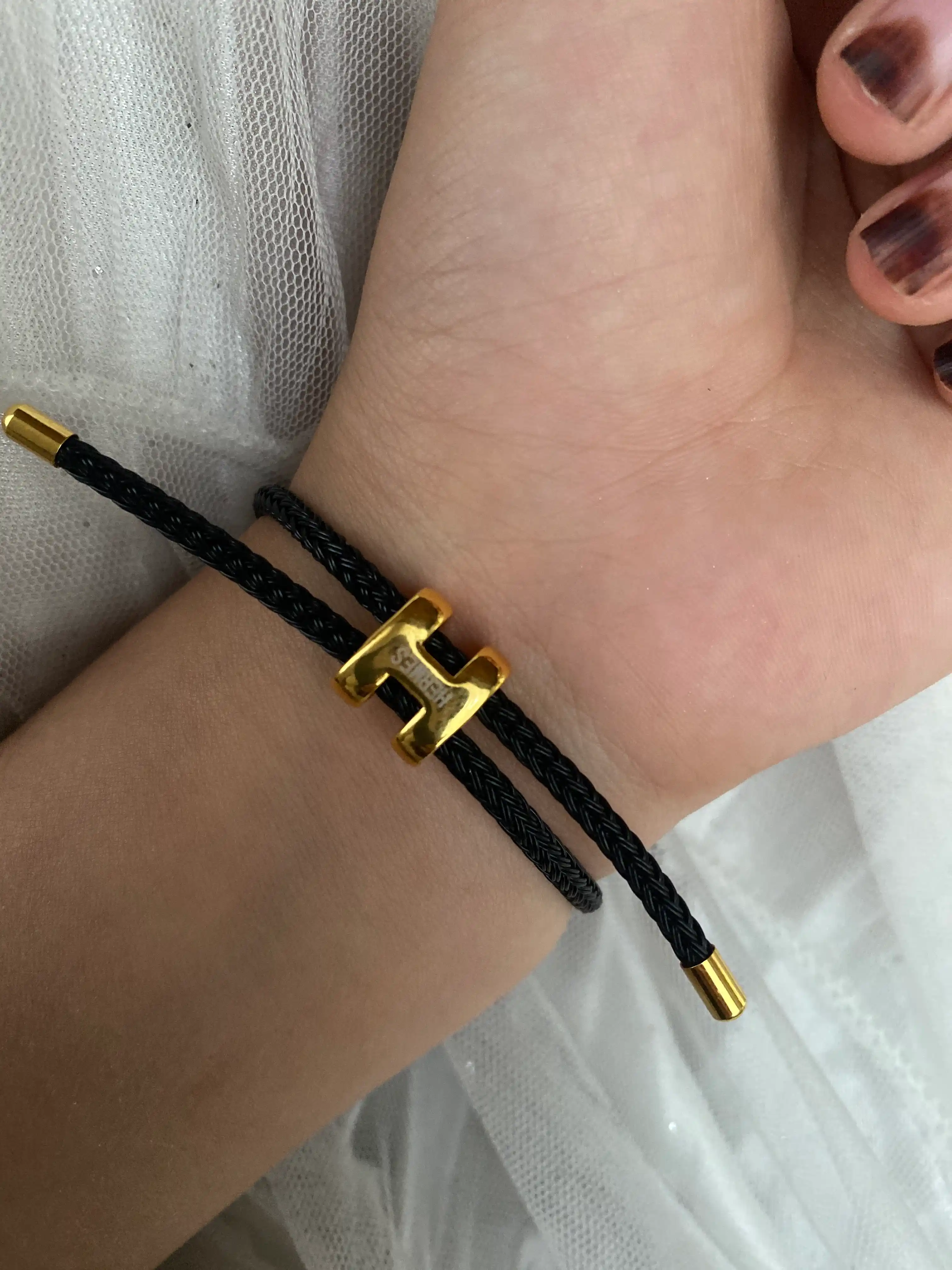 Элегантный и современный браслет Hermès