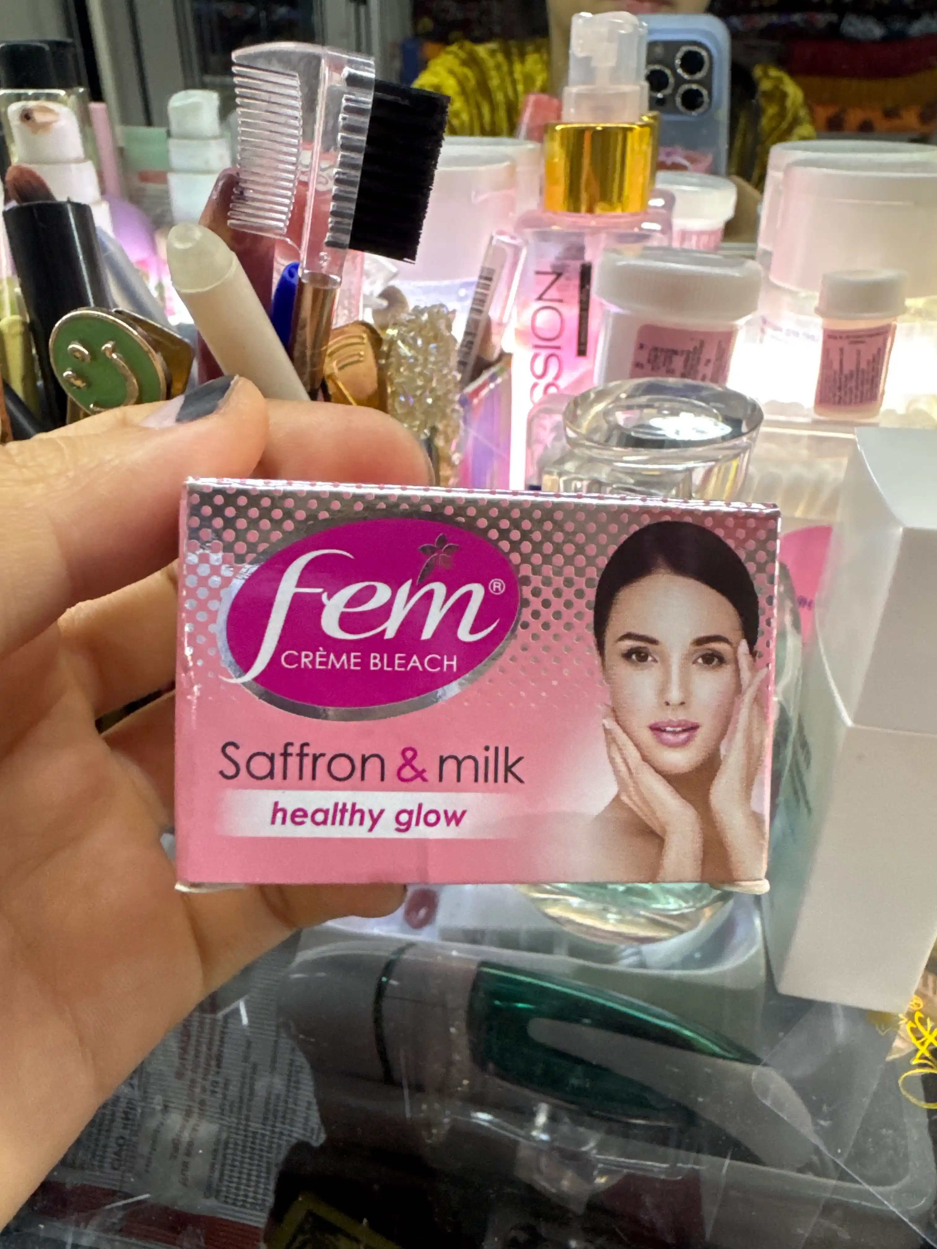 Fem creme bleach, осветление бровей и волосков крем, шафран, молоко, 40 г, 8г