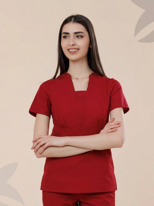 Ayollar tibbiy formasi, jarrohlik formasi shimi bilan