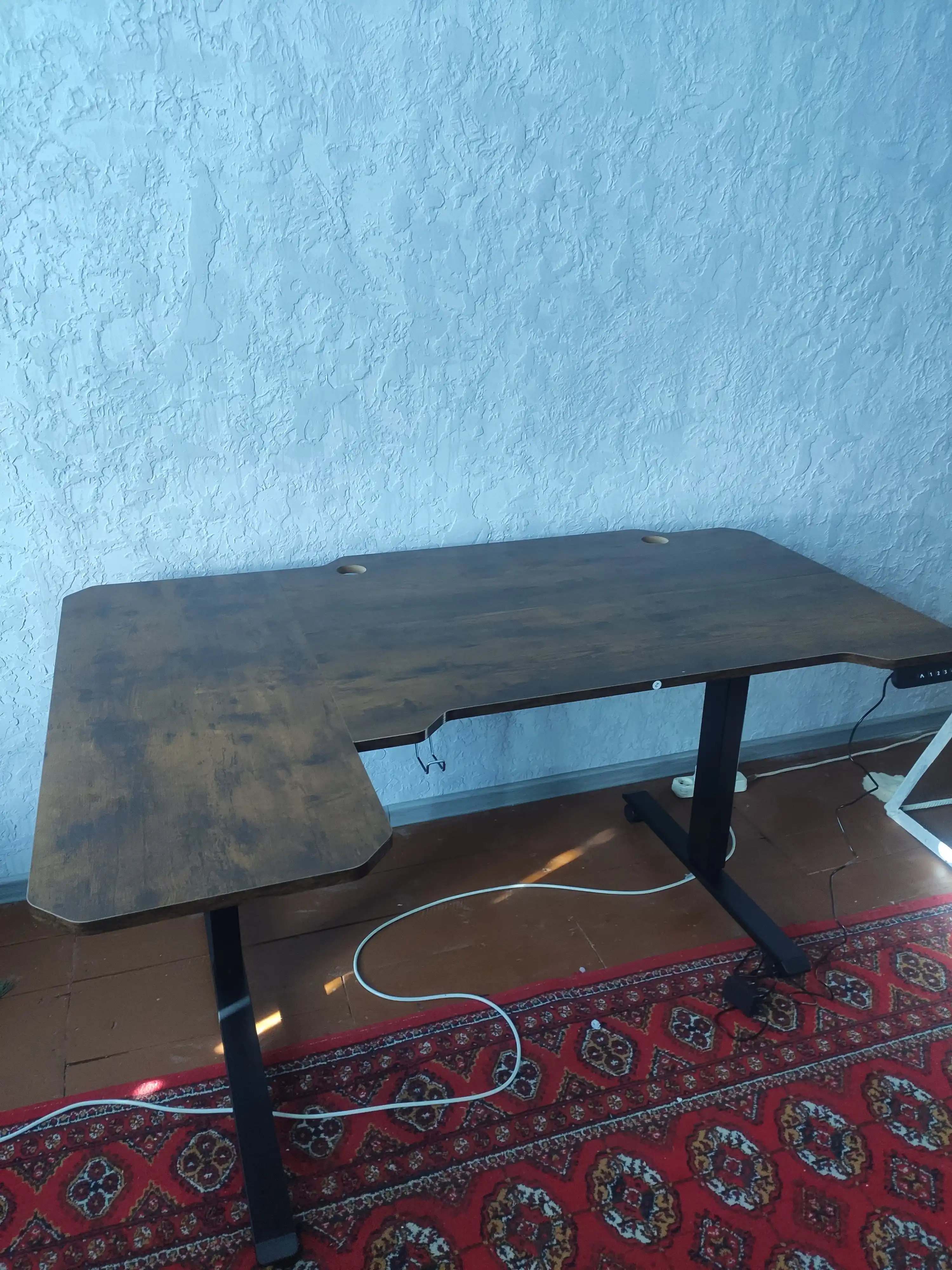Elektr balandligi sozlanishi kompyuter stoli, 150 × 78 sm