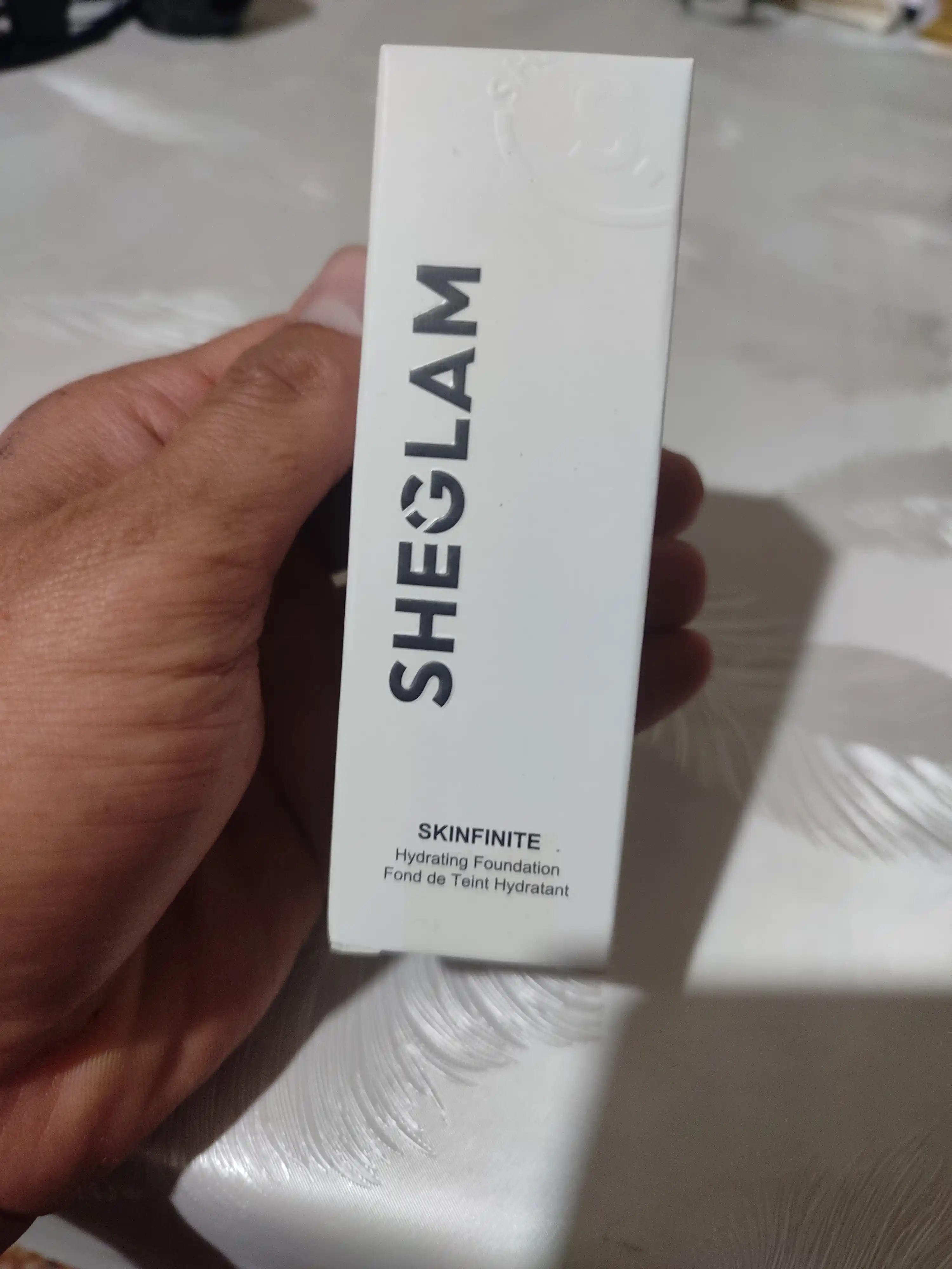 База под макияж Sheglam, Увлажняющий тональный крем SKINFINITE для лица 40 мл