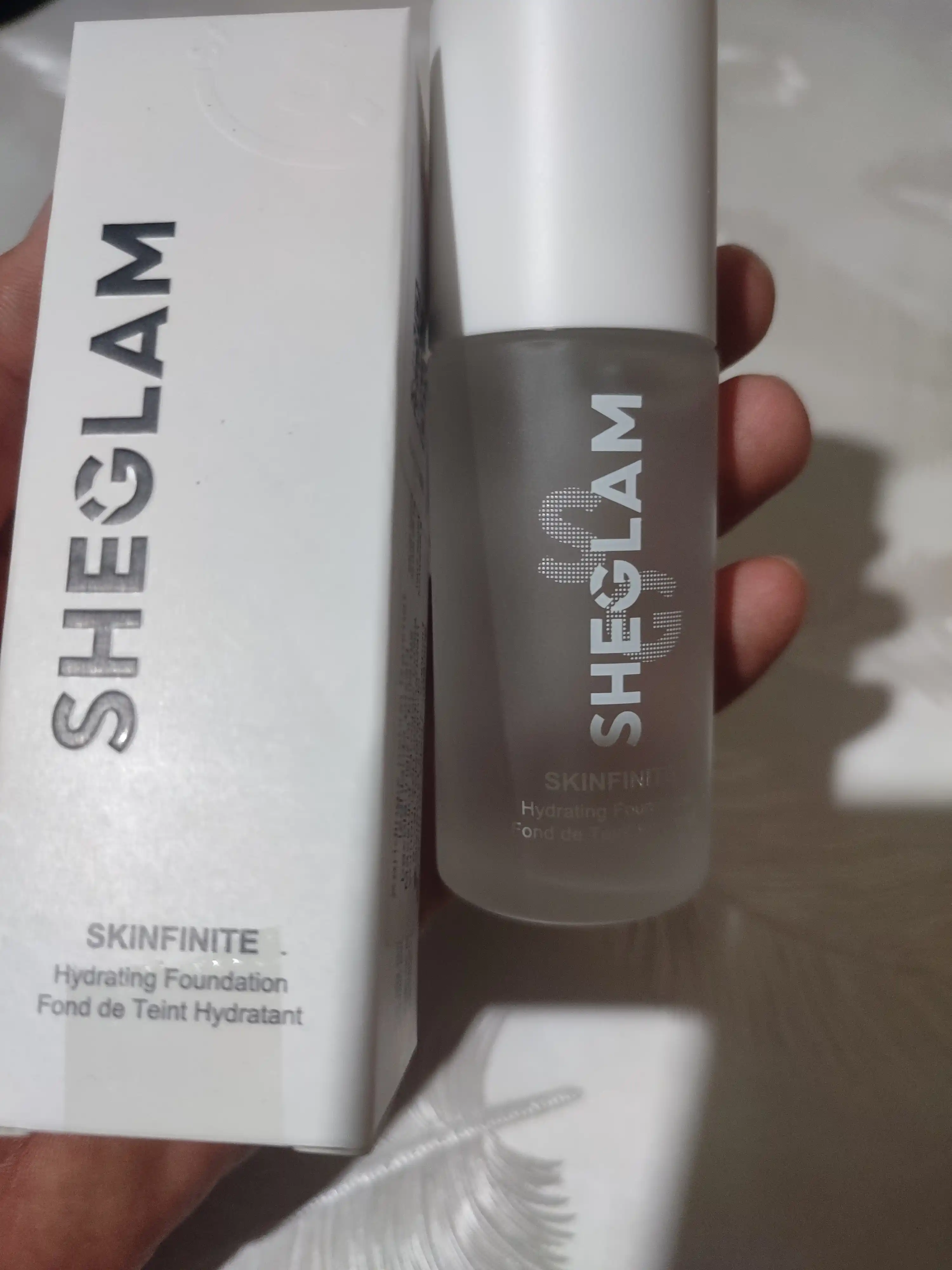 База под макияж Sheglam, Увлажняющий тональный крем SKINFINITE для лица 40 мл