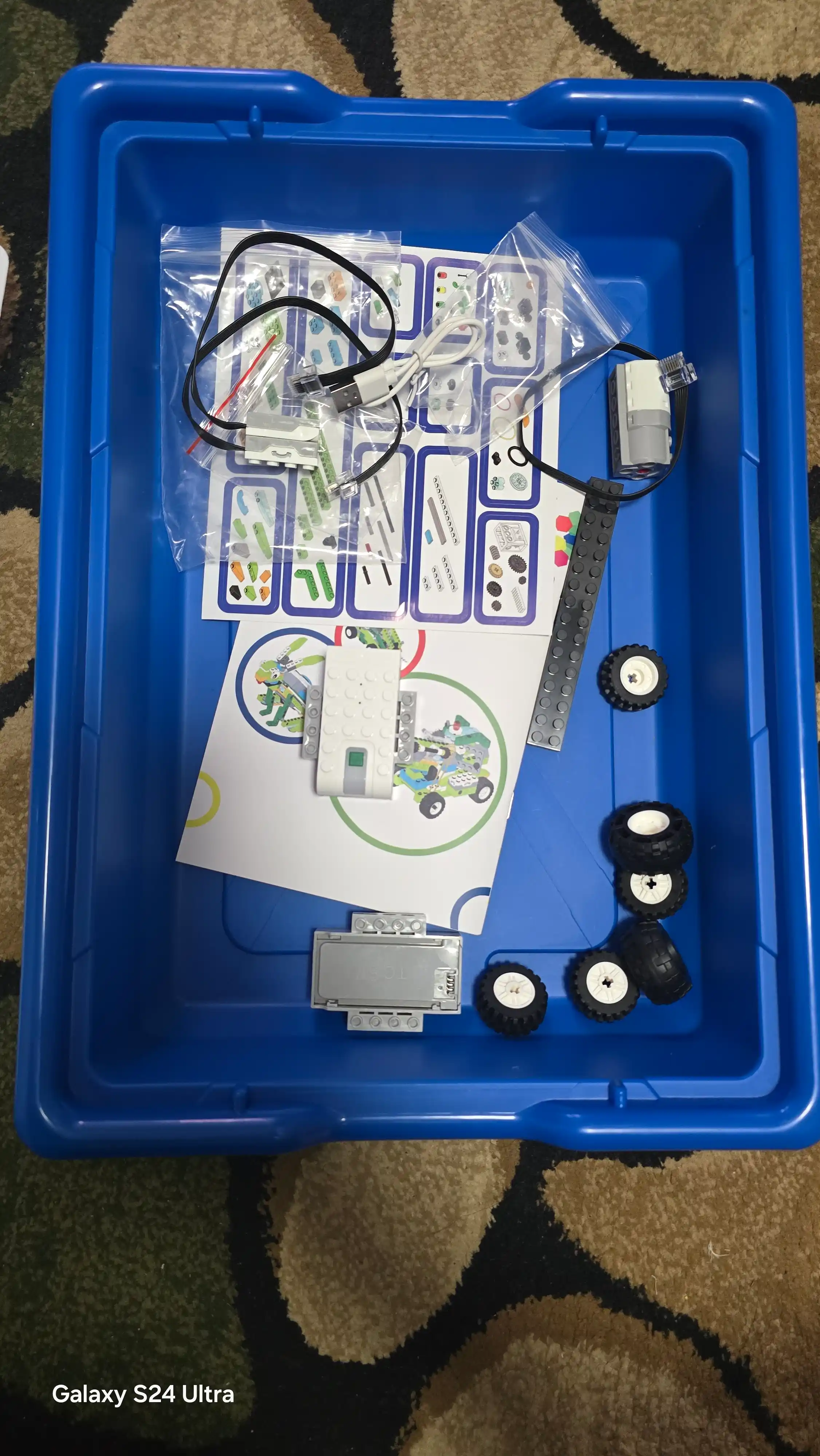 LEGO WeDo 2.0 konstruktori, akkumulyator va 2 ta motorchikli – robototexnika, 800+ model