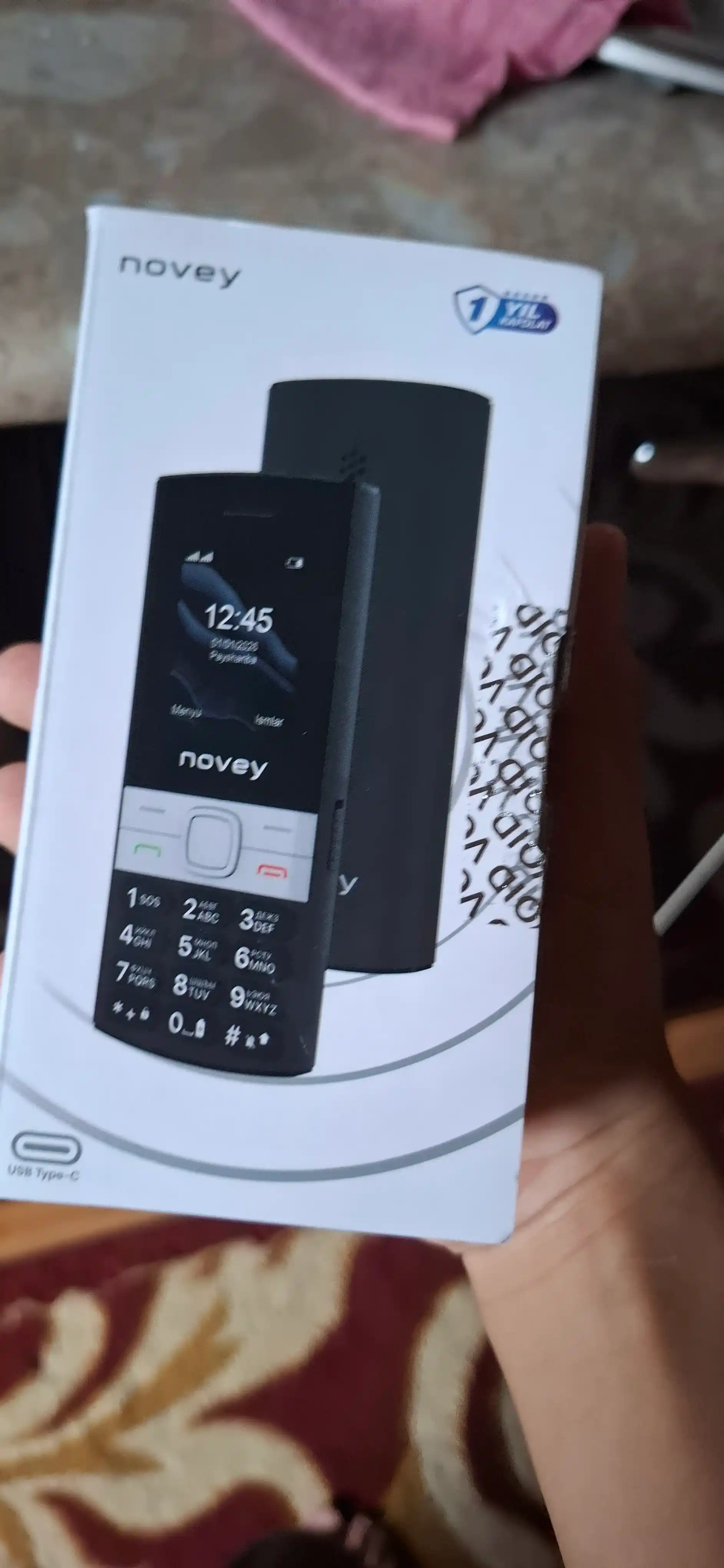 Novey 130 knopkali telefon, ingichka korpus, kamerasiz, 2 SIM