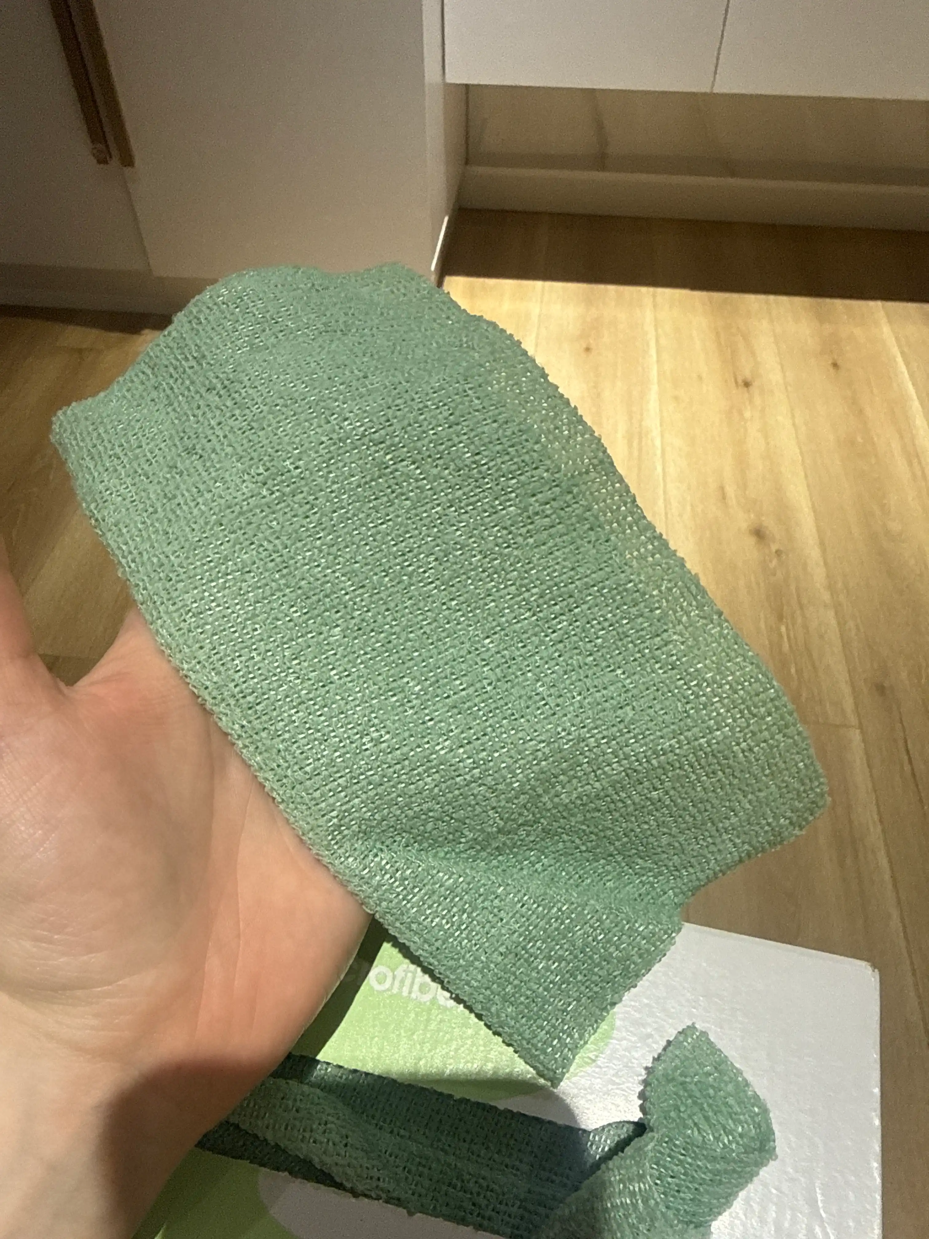 Qutidagi mikrofiber suxoy salfetka, oshxona sochiqlari lattalar, oyna, pol latta
