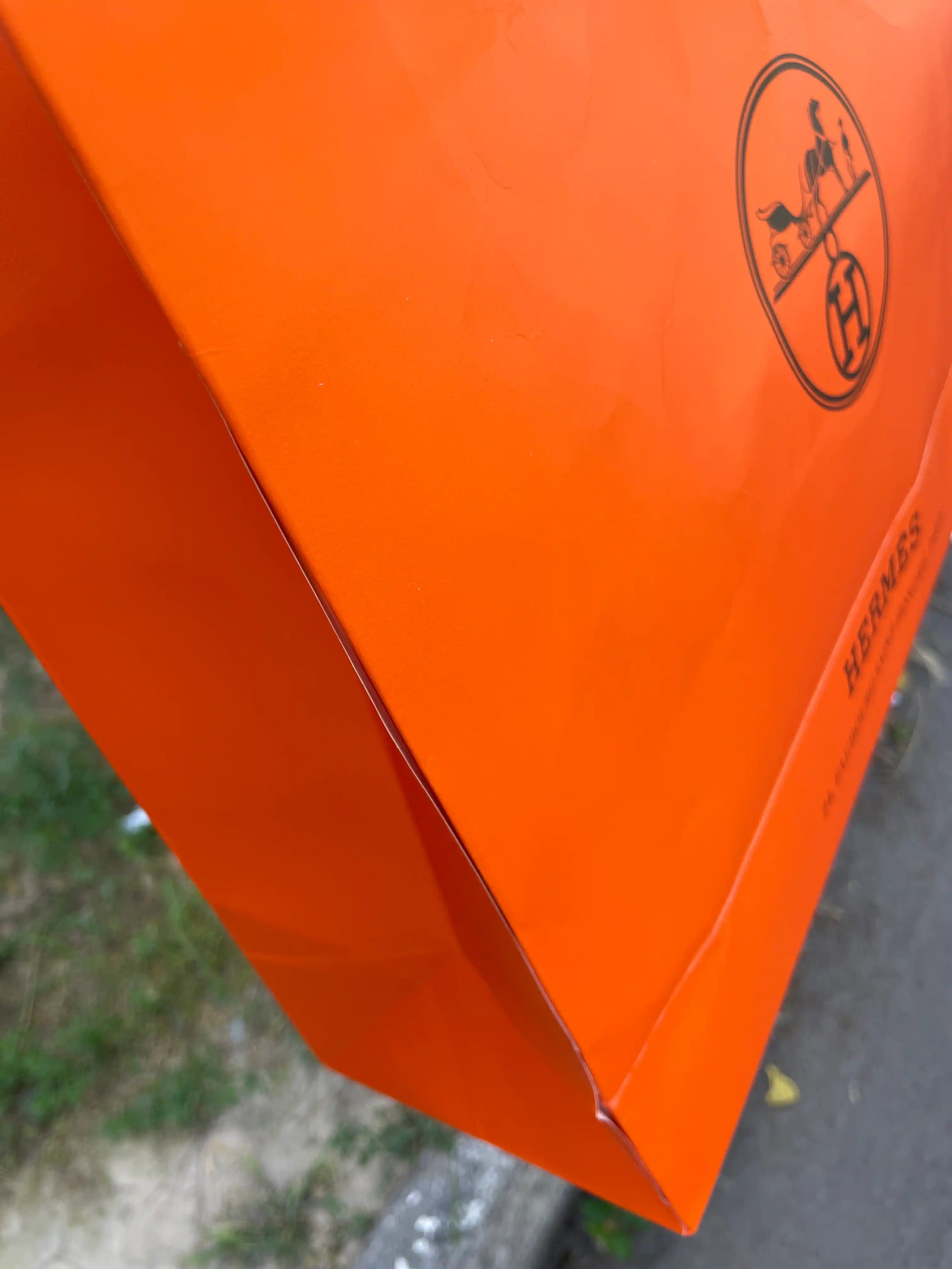 Brendli sovg‘a paketi, logotip bilan