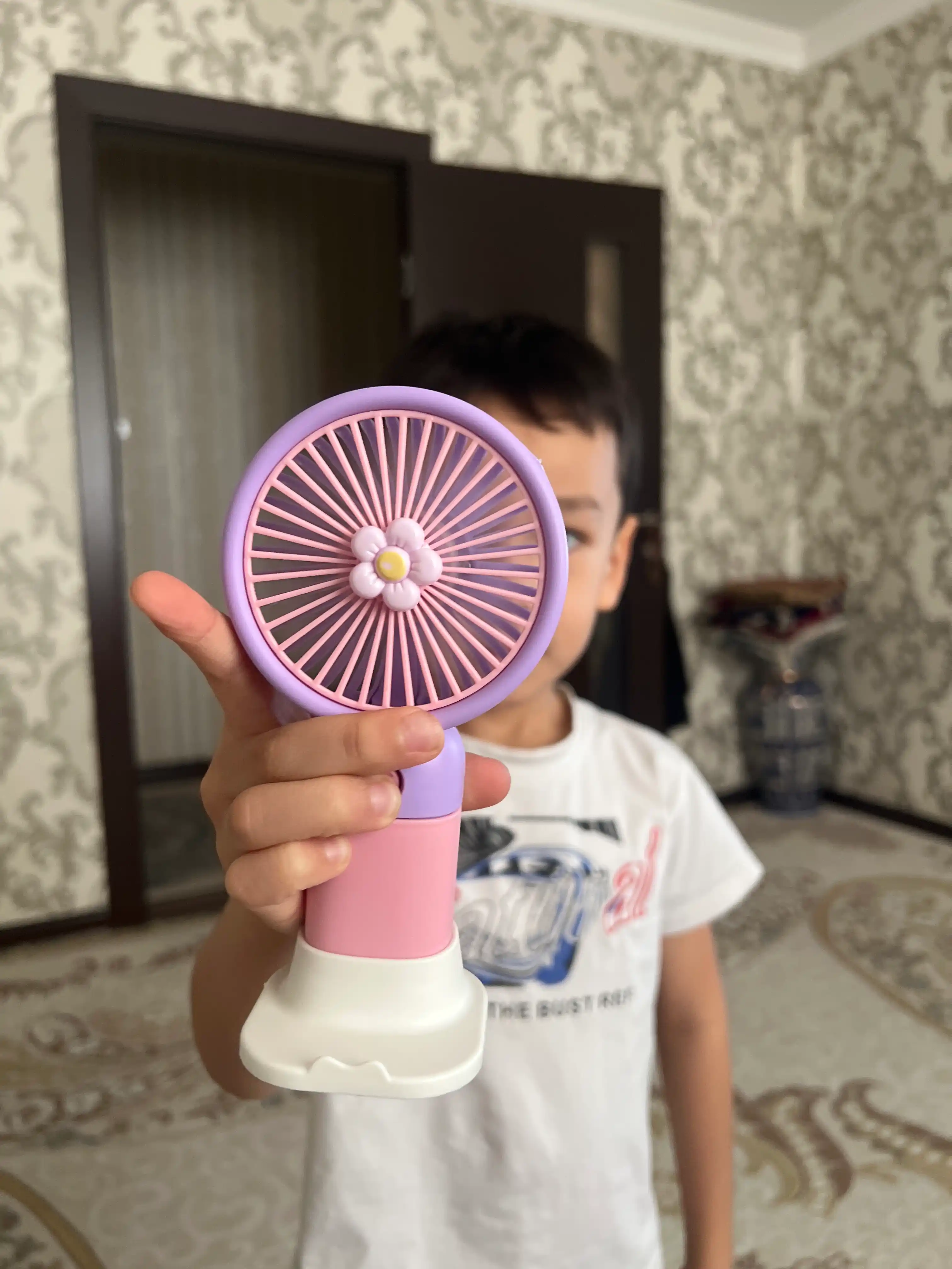Mini qo‘l ventilyatori – USB orqali quvvatlanuvchi portativ fan, stol uchun mini sovutgich