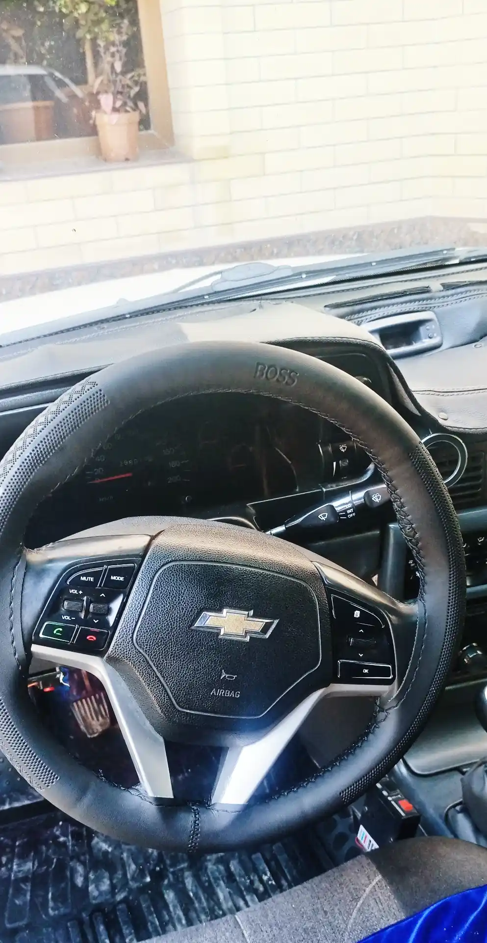 Чехол на руль Car BOSS, из дышащей, удобной и экологичной кожи