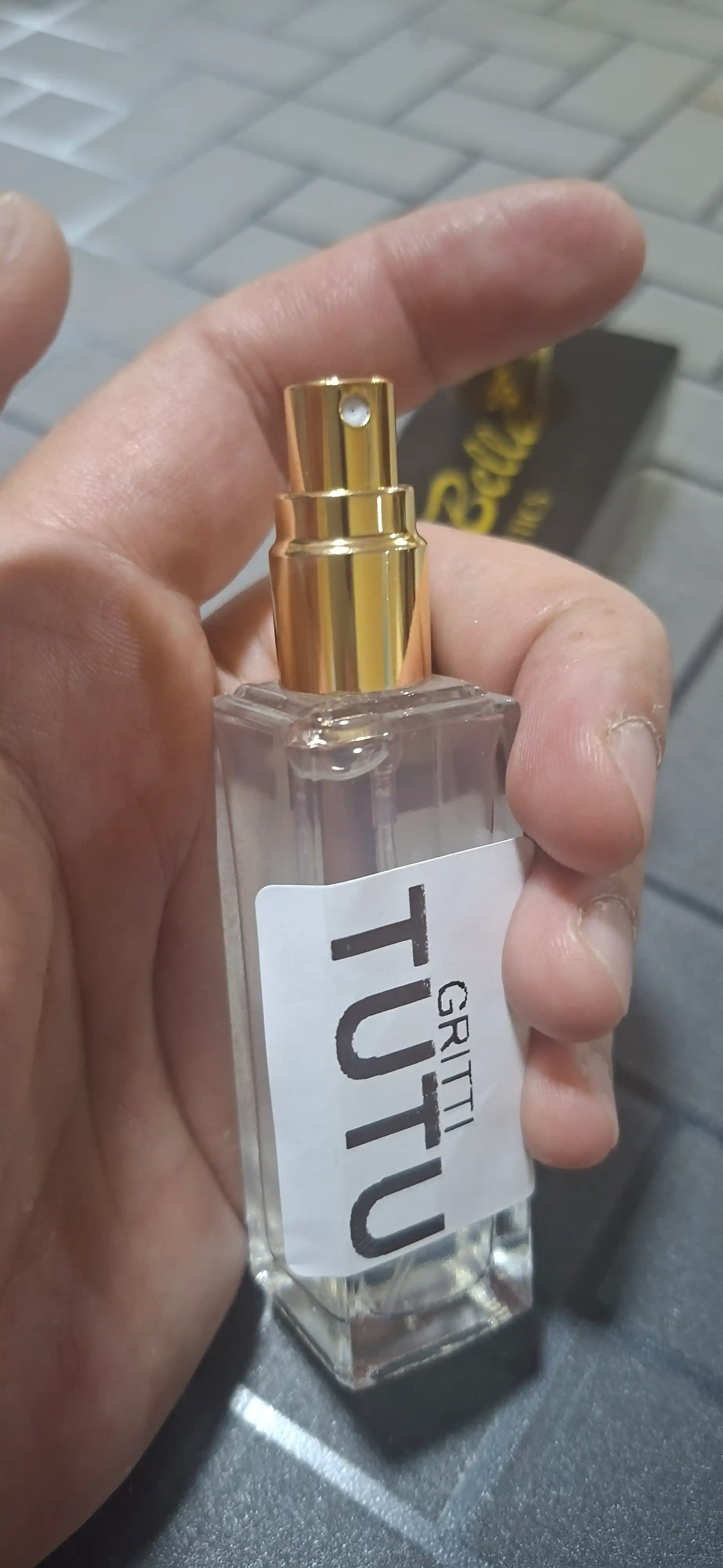 Gritti Tutu ayollar atirlari, ayollar uchun gul parfyumeriyasi, shleyfli ayollar atirlari