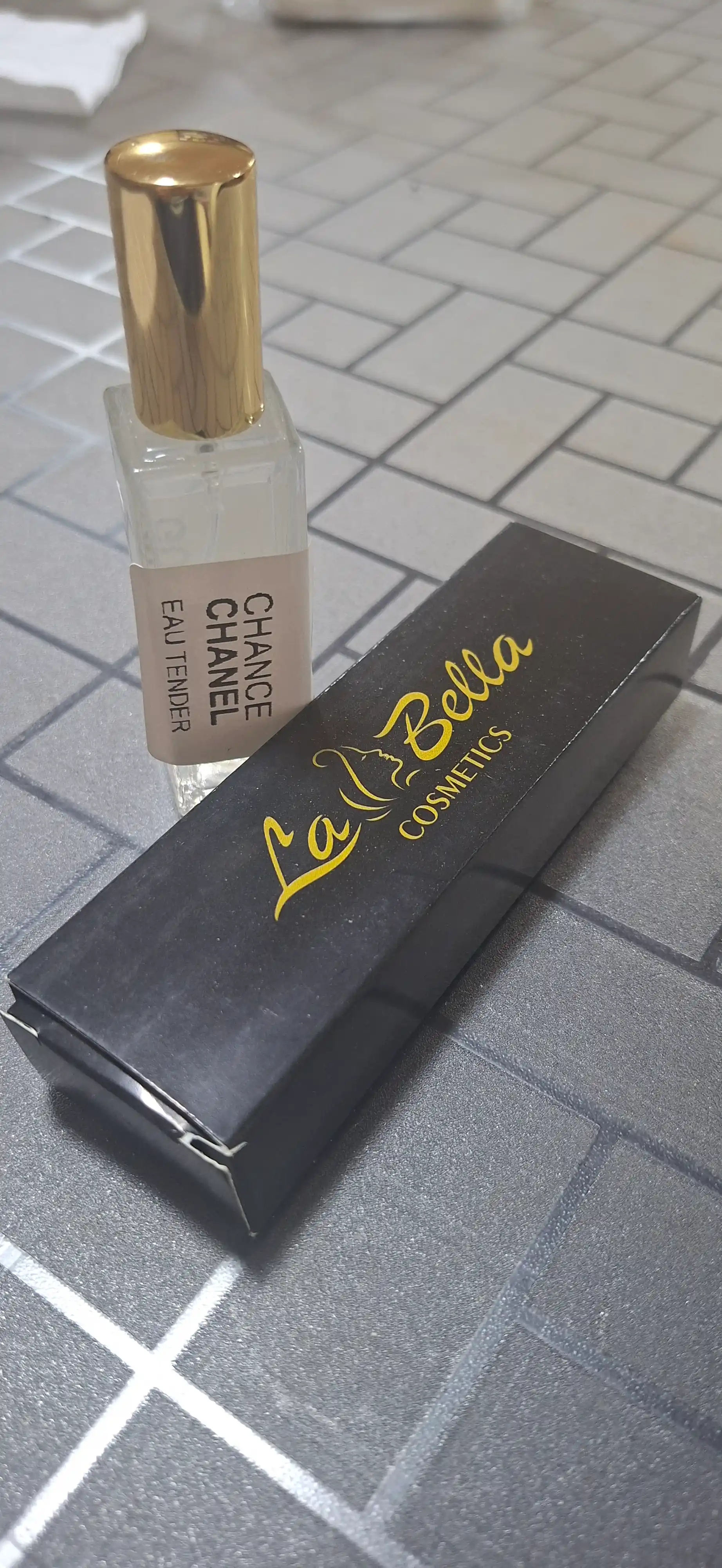 Chanel Chance Eau Tendre ayollar atiri, probnik atirlar