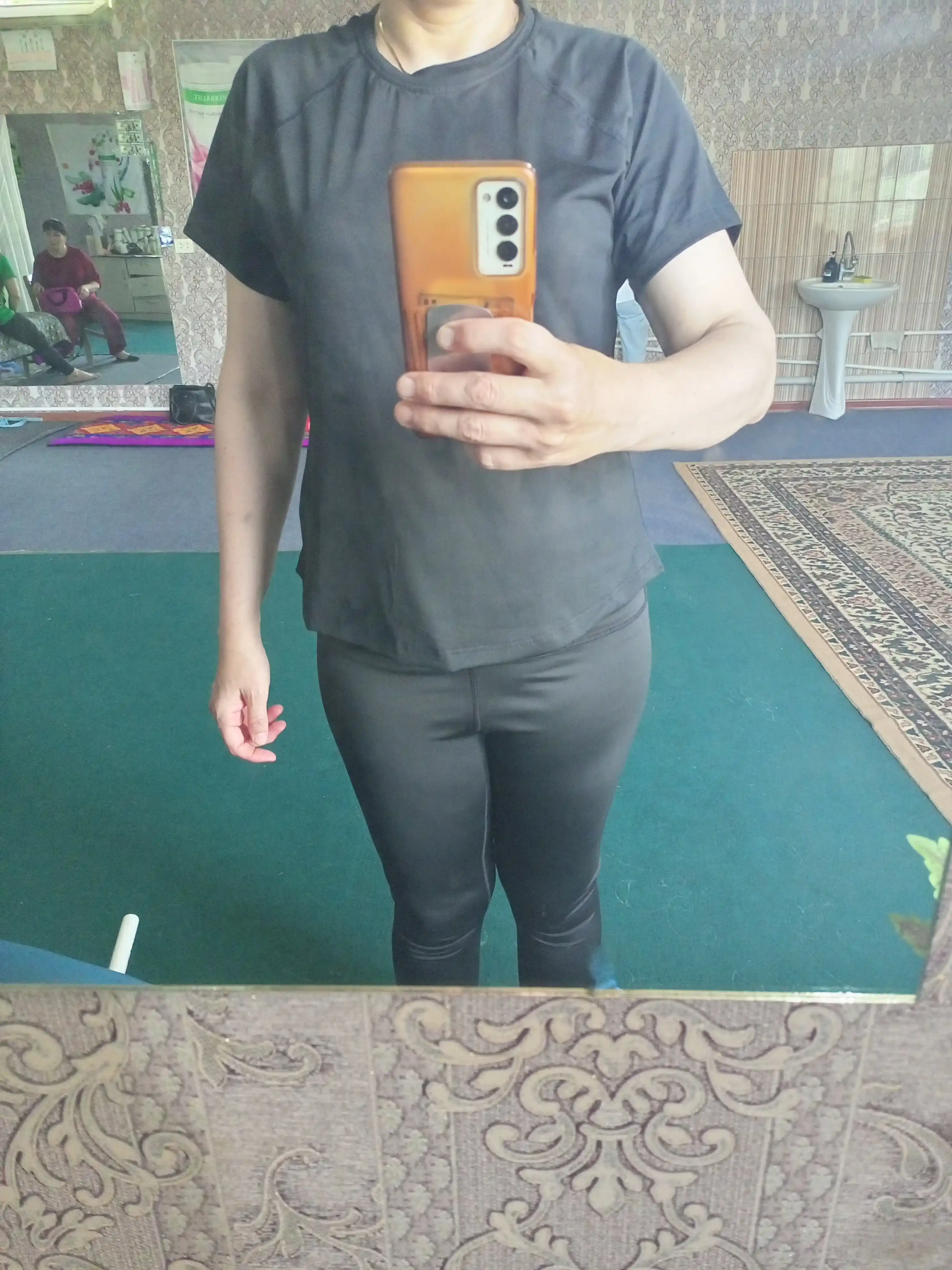 Ayollar kompression futbolkasi sport va fitnes uchun qomatni tortuvchi termo top, yengil