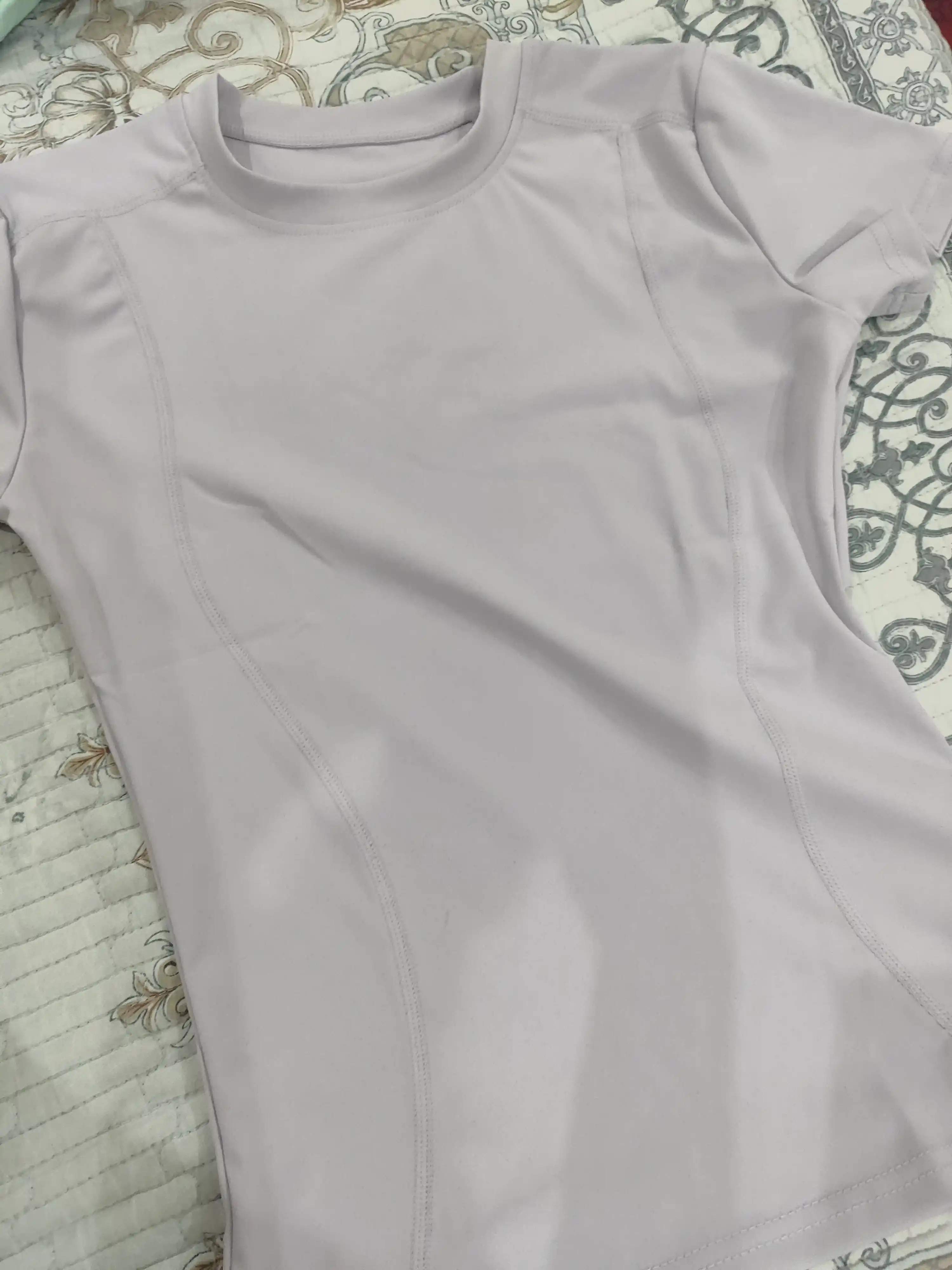 Ayollar futbolkasi Slimfit Kioko, ayollar sport rashgardi
