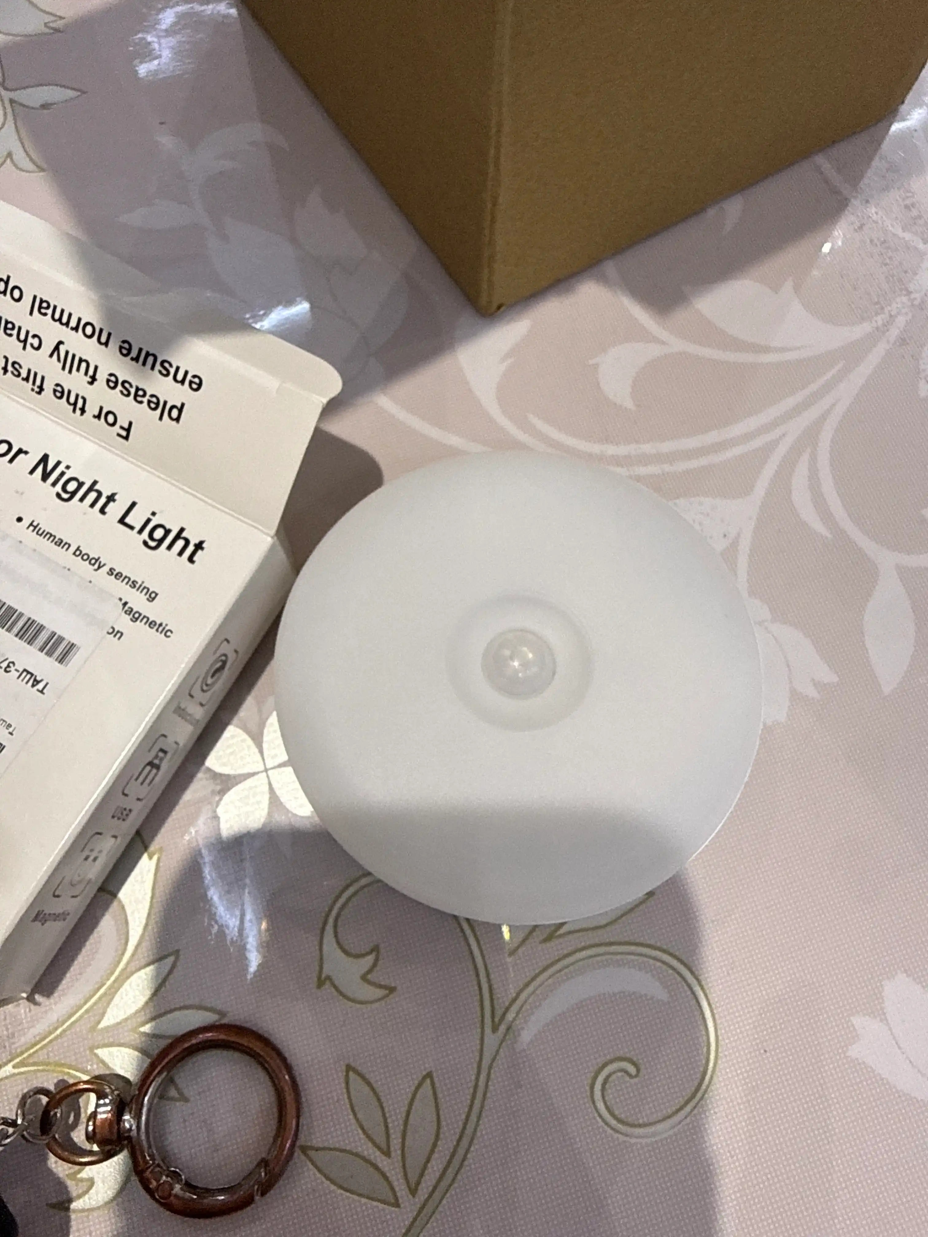 Svetilnik sensorli LED chiroq, tungi chiroq, simsiz, harakat datchigi bilan, oq rangda