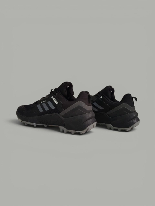 Черные кроссовки Adidas Terrex