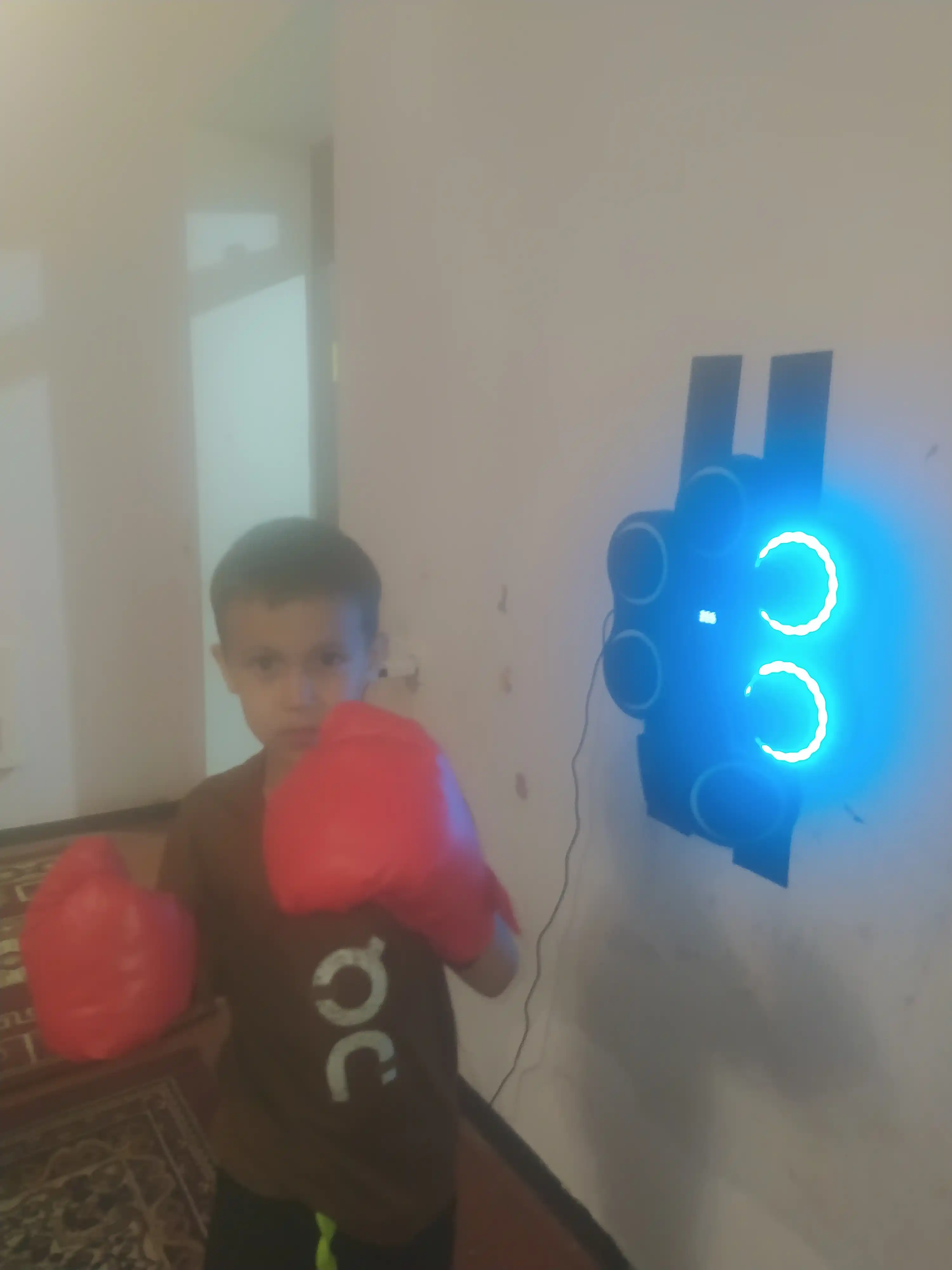 Aqlli boks trenajyori, devorga o‘rnatiladigan LED zarba trenajyori, Bluetooth bilan