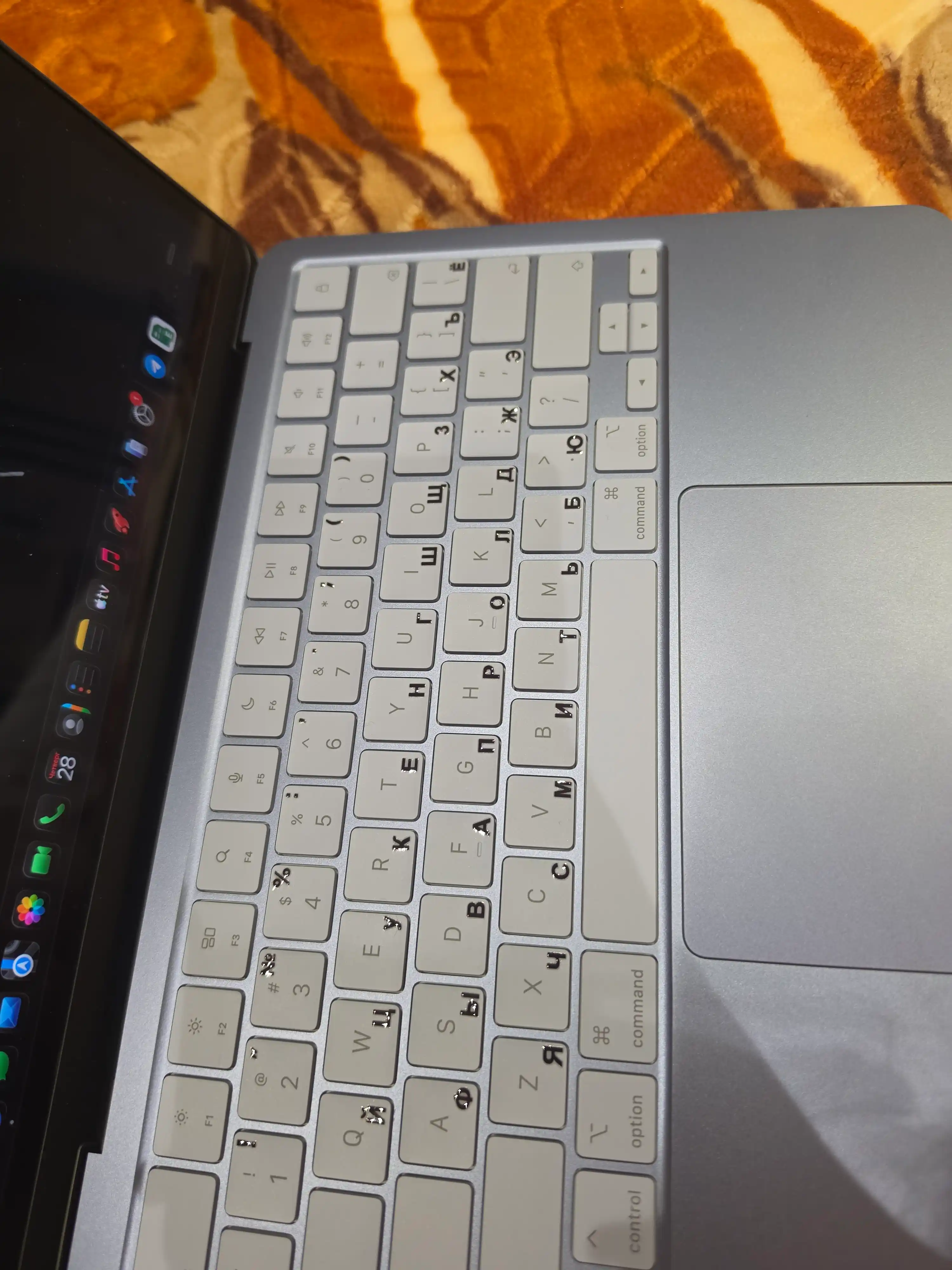 Shaffof ruscha kLaviatura nakleykasi – 3D bo‘rtma harflar, universal keyboard sticker