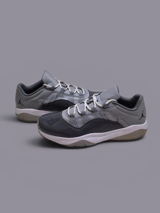 Серые кроссовки Air Jordan