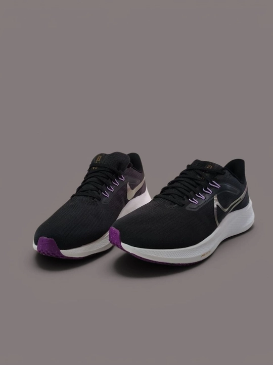 Krossovkalar Nike qora rangda