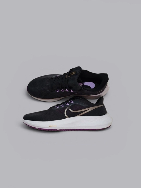 Krossovkalar Nike qora rangda