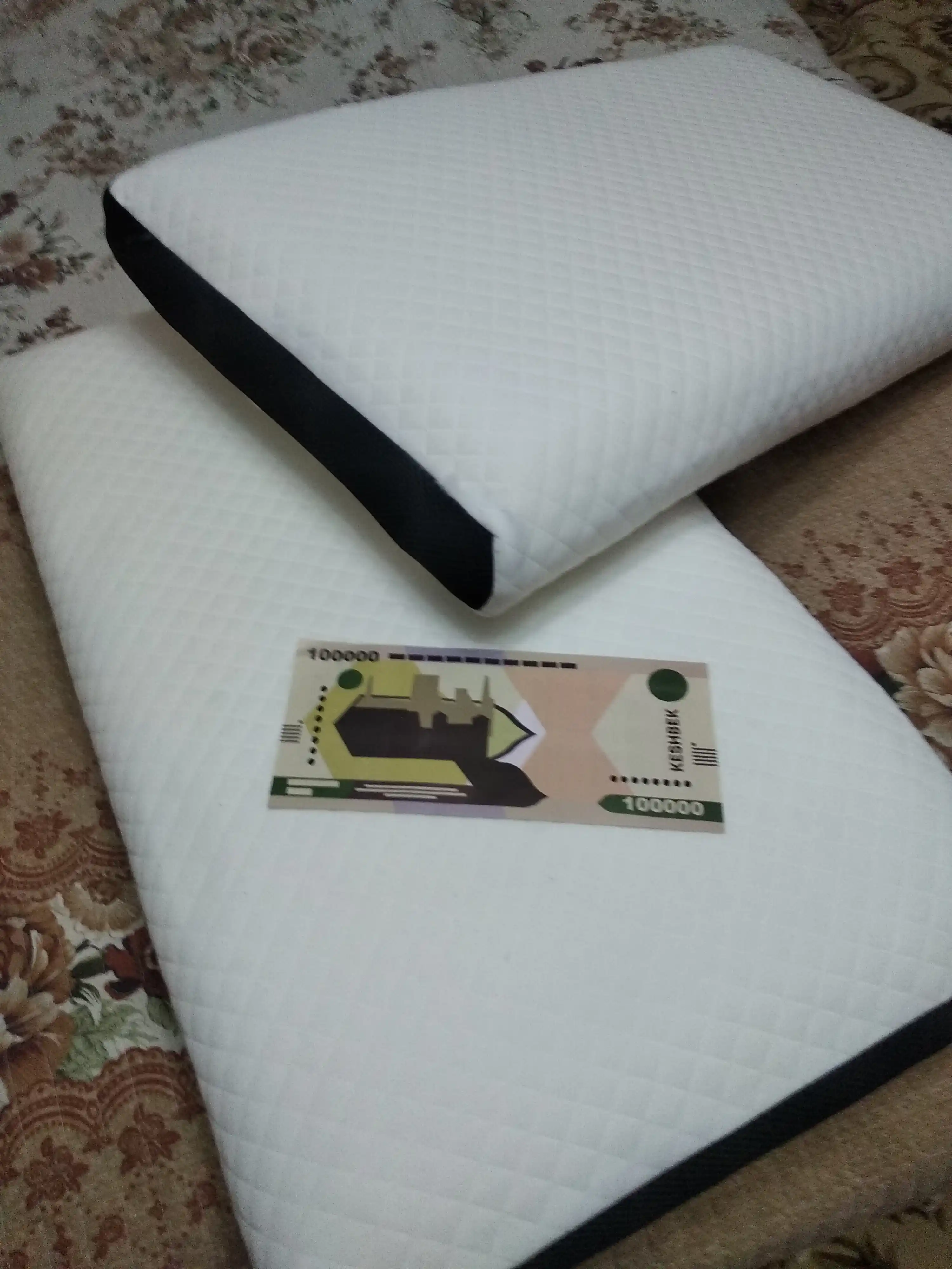 To‘plamda 1-2 ta ortopedik yostiq, Memory Foam 65x40 sm o‘lchamdagi anatomik uyqu yostig‘i