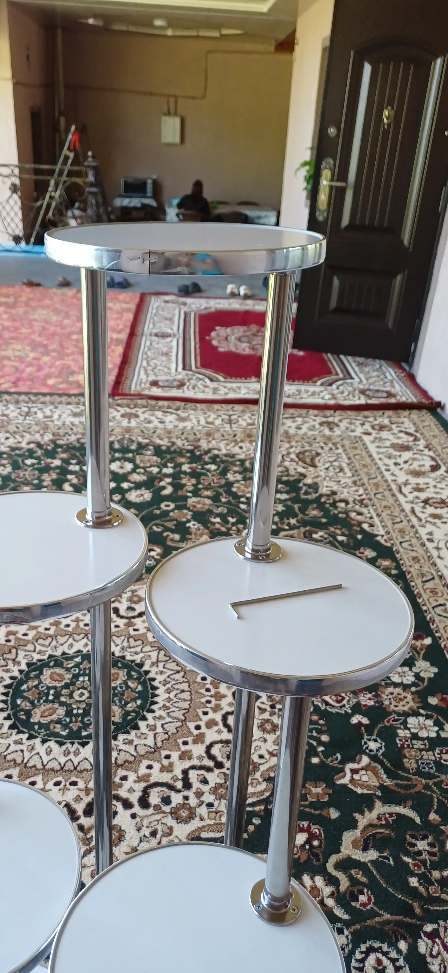 Ko'p qavatli gul uchun podstavka, g'ildirakli gul podstavka