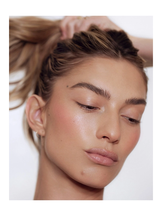 RÓEN Cheeky Cream Blush 4.2 g kremli rumyana dewy namlovchi pigmentli - Natural Rose