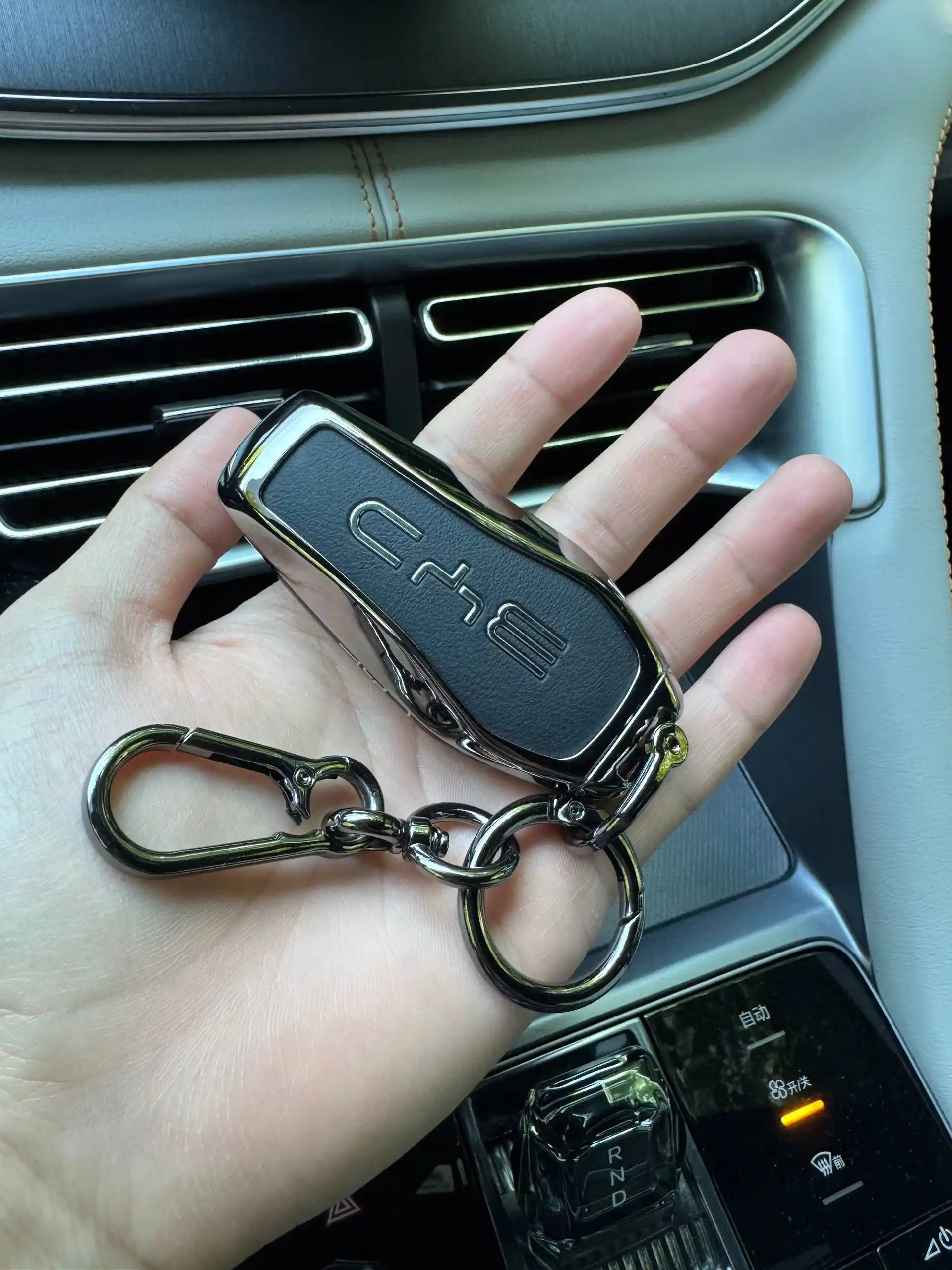 Кожаный чехол для ключа BYD
