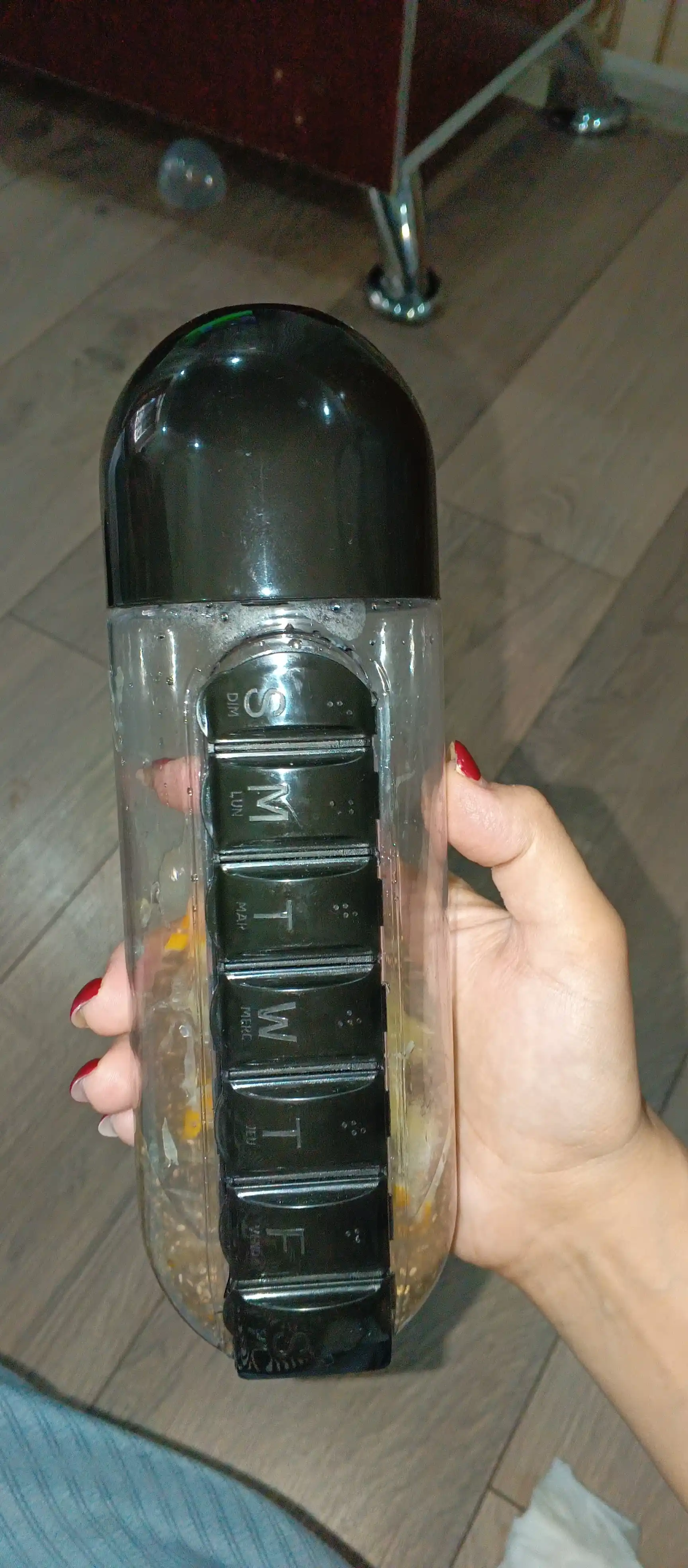 Tabletka organizerli suv butilkasi 600 ml, dori saqlashli sport idish, BPA Free