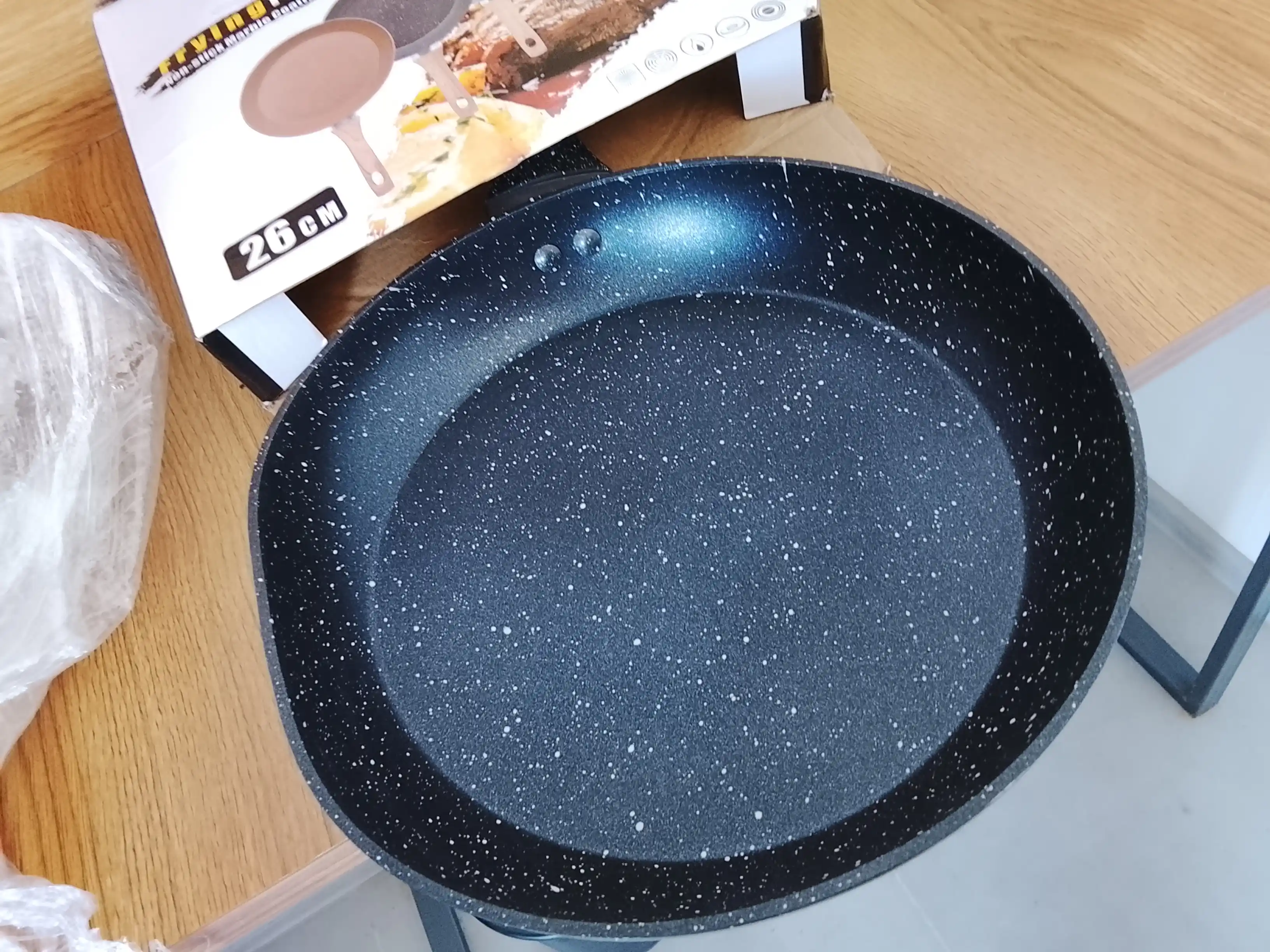 Tongi nonushta va yengil taomlar uchun tova qopqog'i bilan CULICHEF