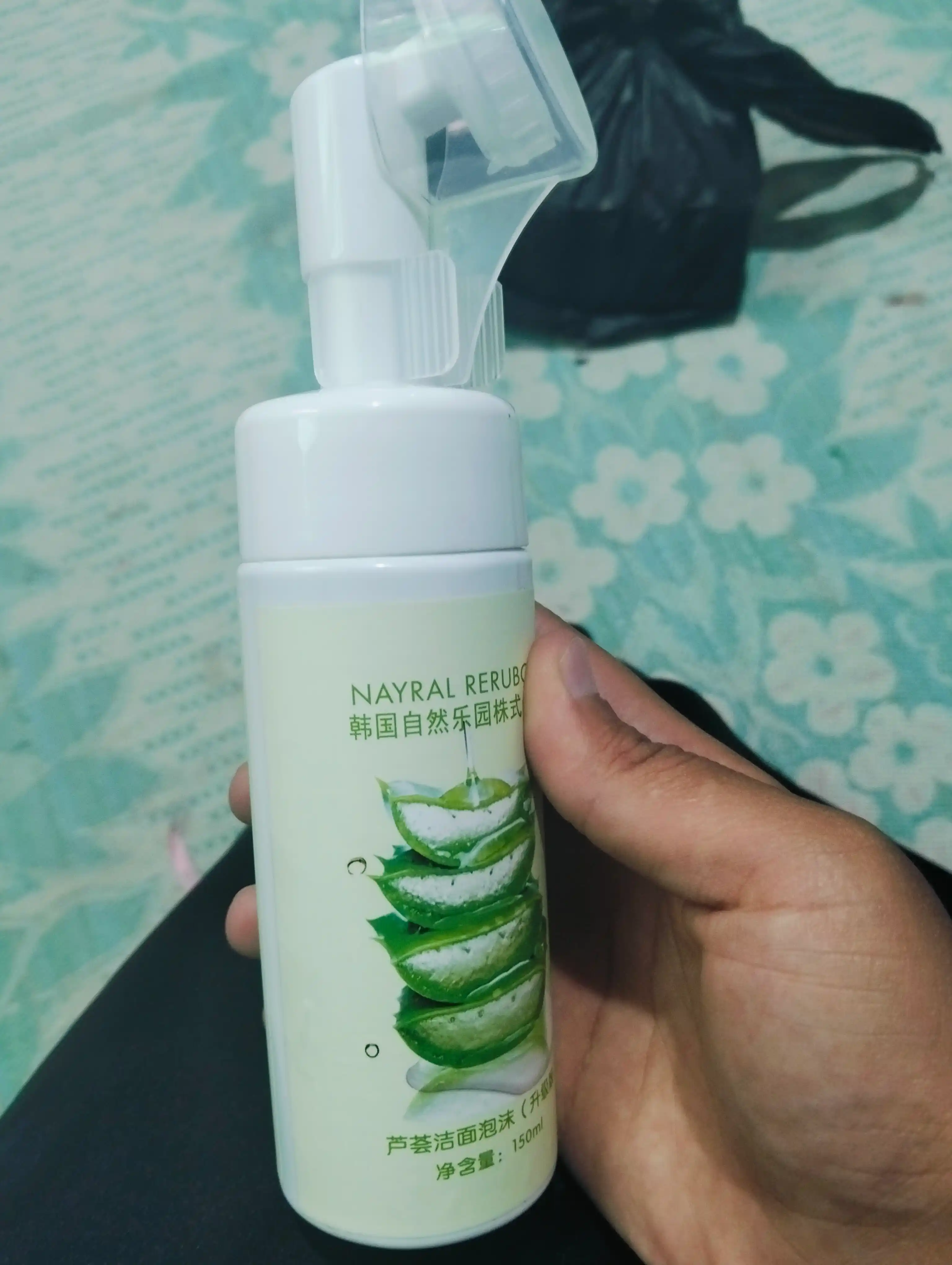 Пенка для умывания лица ALOE, oчищающая, увлажняющая, с массажной щеткой