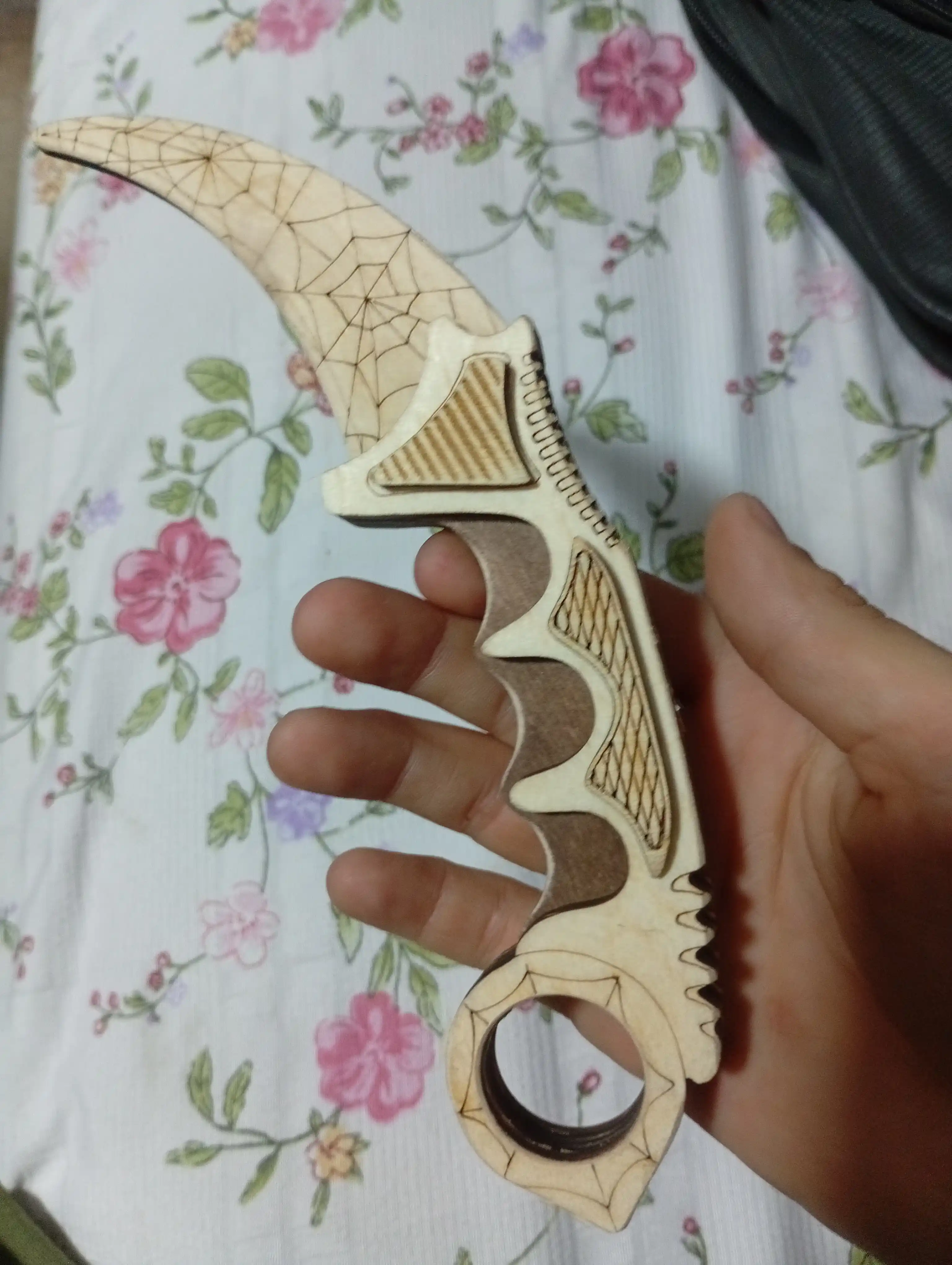 Pichoq kerambit faneradan