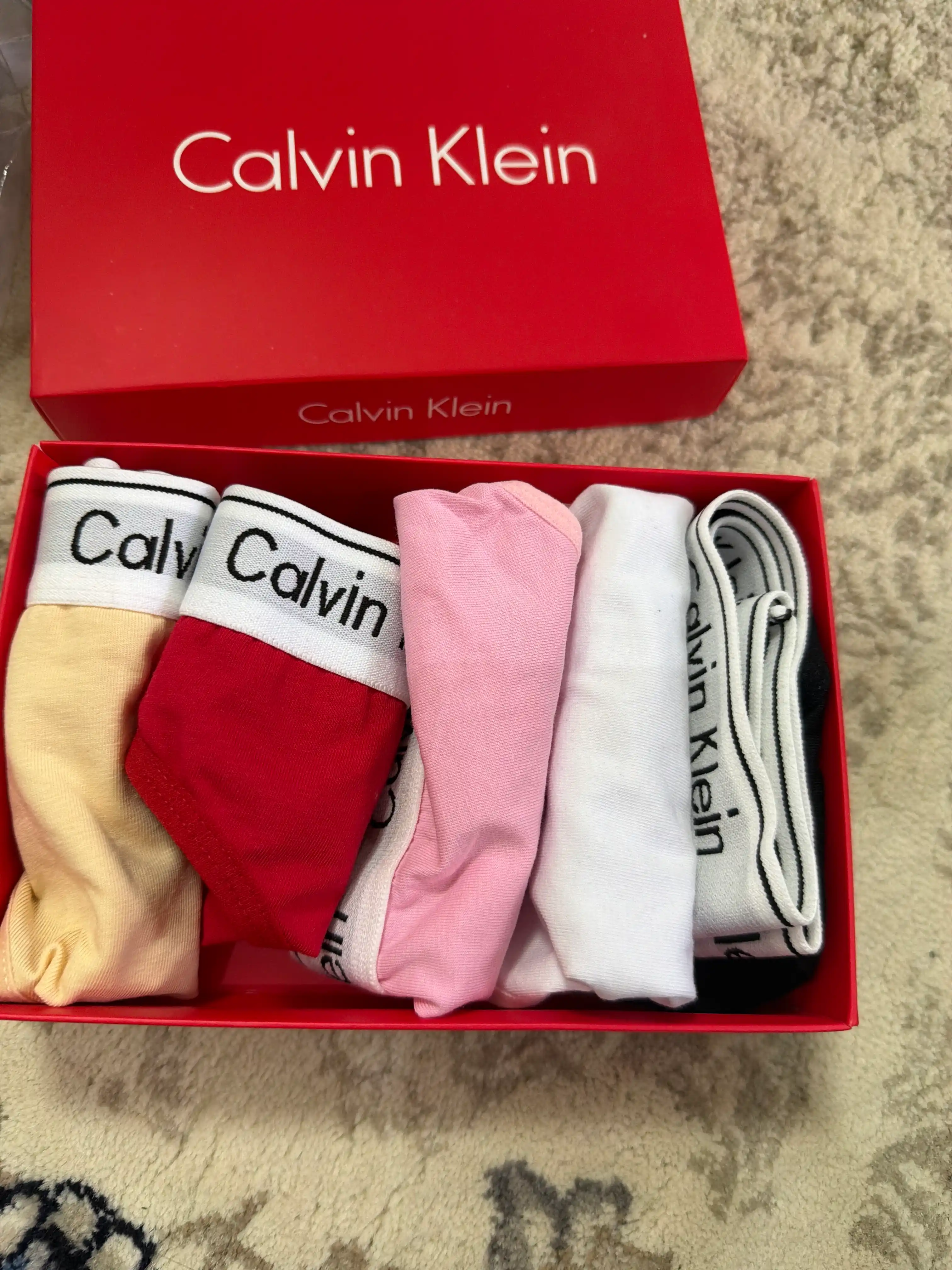 Ayollar ichki kiyimi, sliplar, stringlar, 5 donadan iborat to‘plam, paxtadan, sovg‘a qutisida
