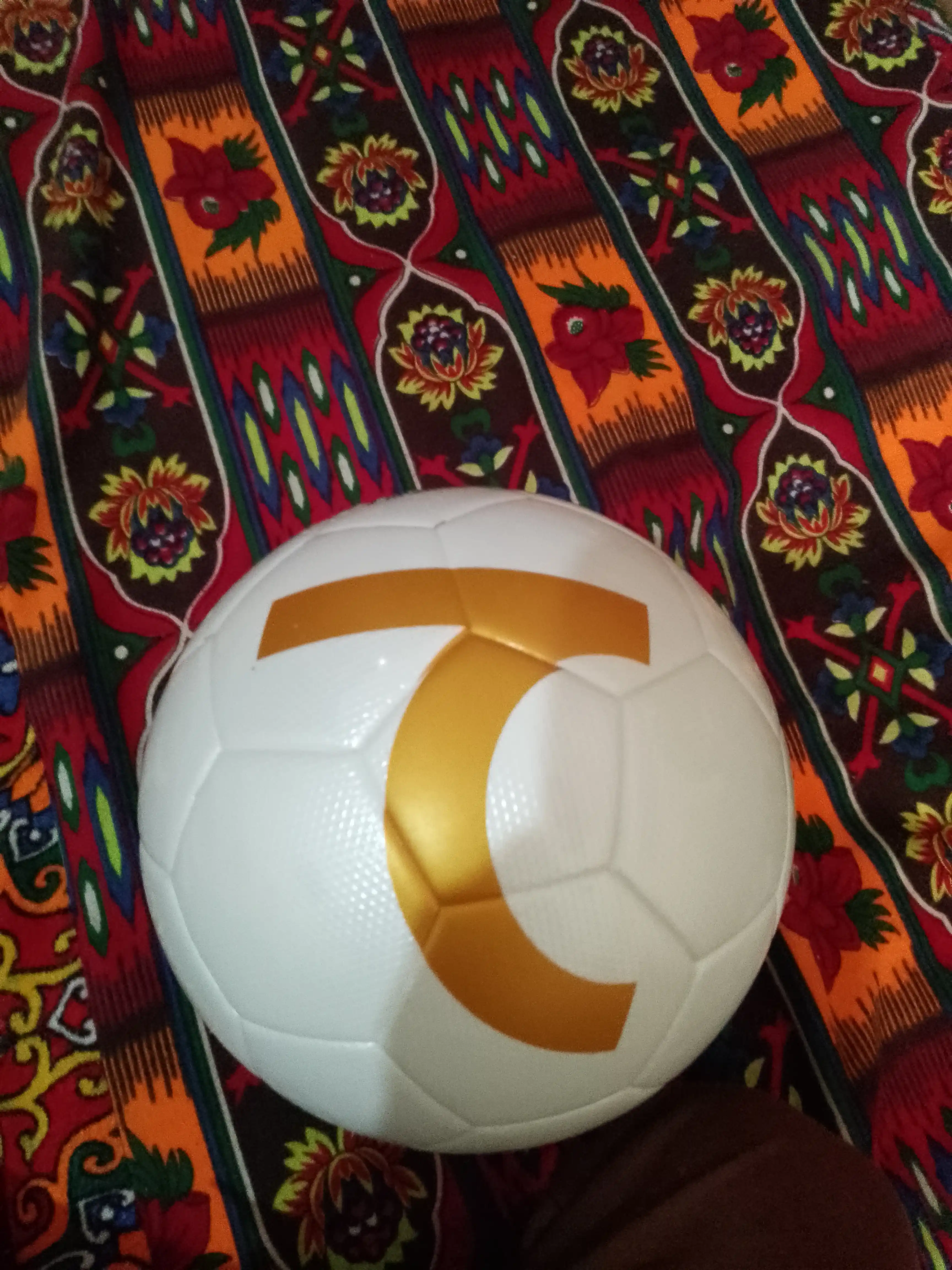 7SABER futbol va futzal to‘pi, 4 va 5-o‘lcham, sovg‘a qutisidagi sport to‘pi